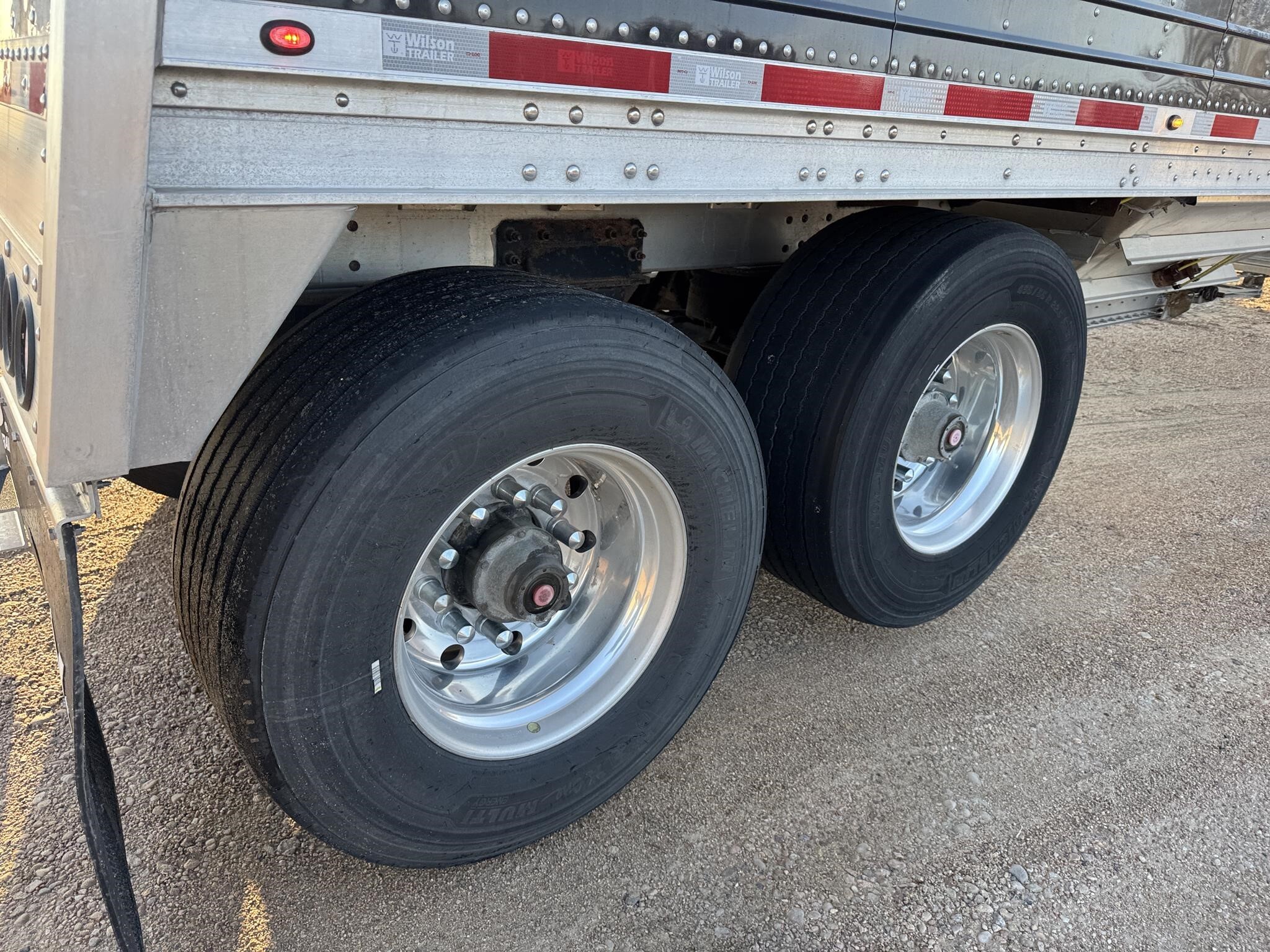 2020 Wilson Commander Grain Trailer
