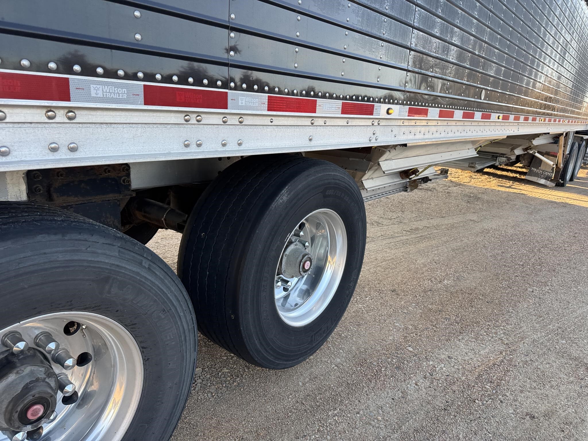 2020 Wilson Commander Grain Trailer