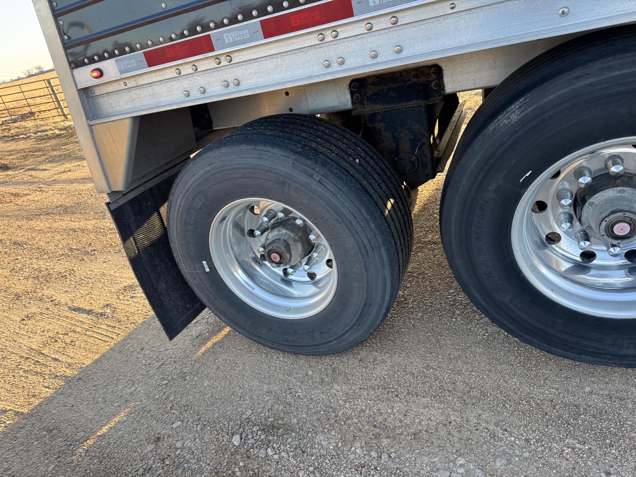 2020 Wilson Commander Grain Trailer