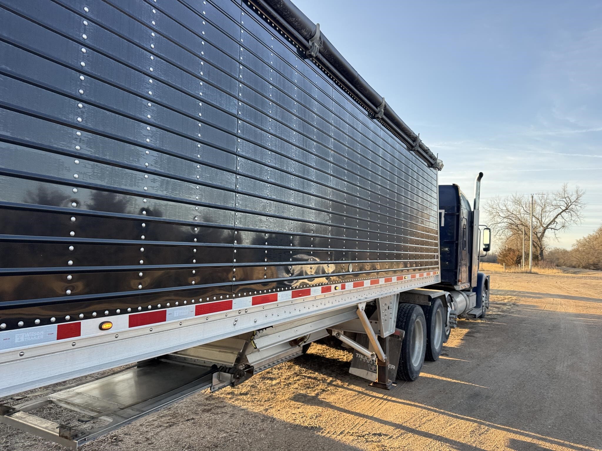 2020 Wilson Commander Grain Trailer