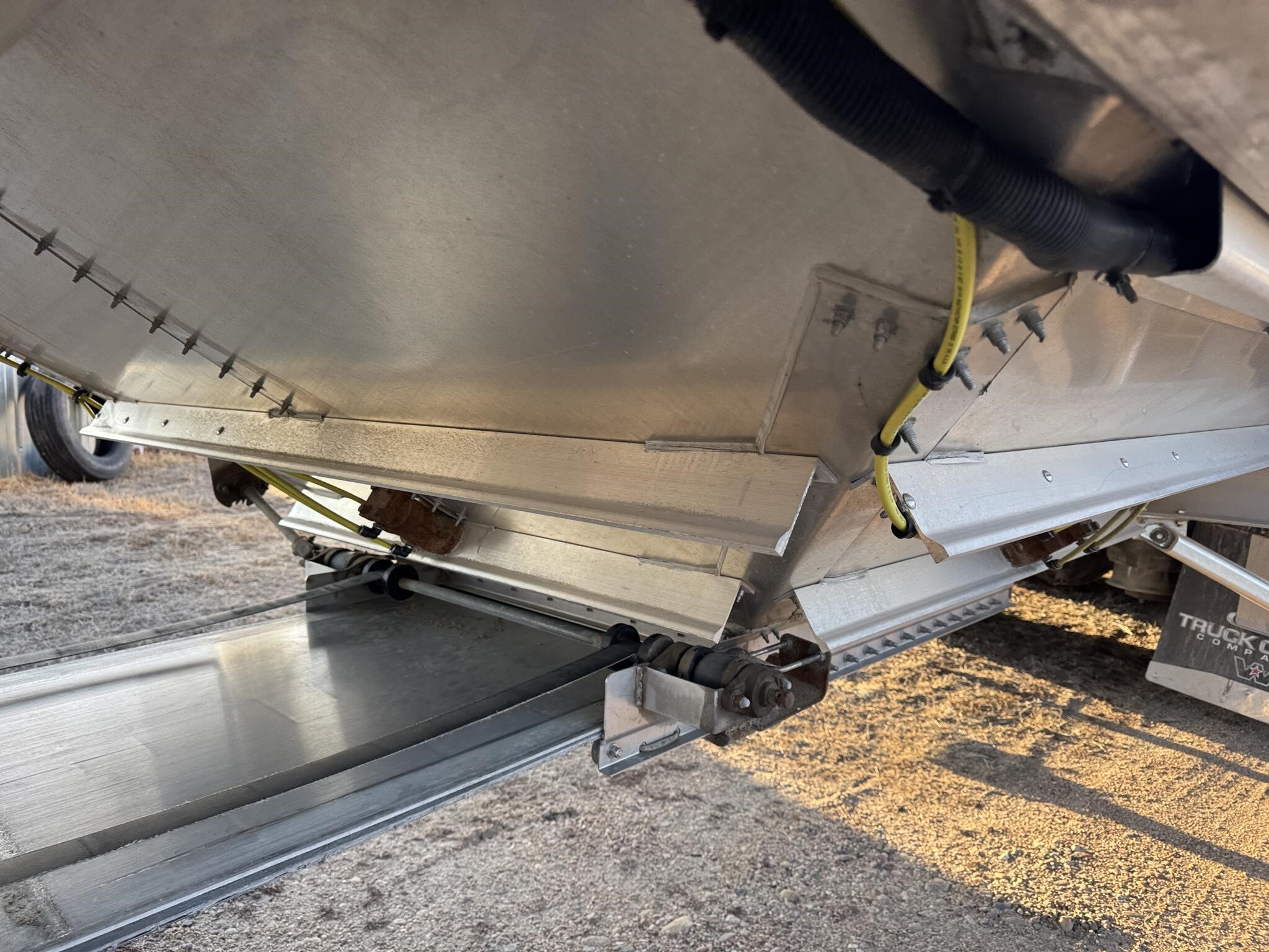 2020 Wilson Commander Grain Trailer