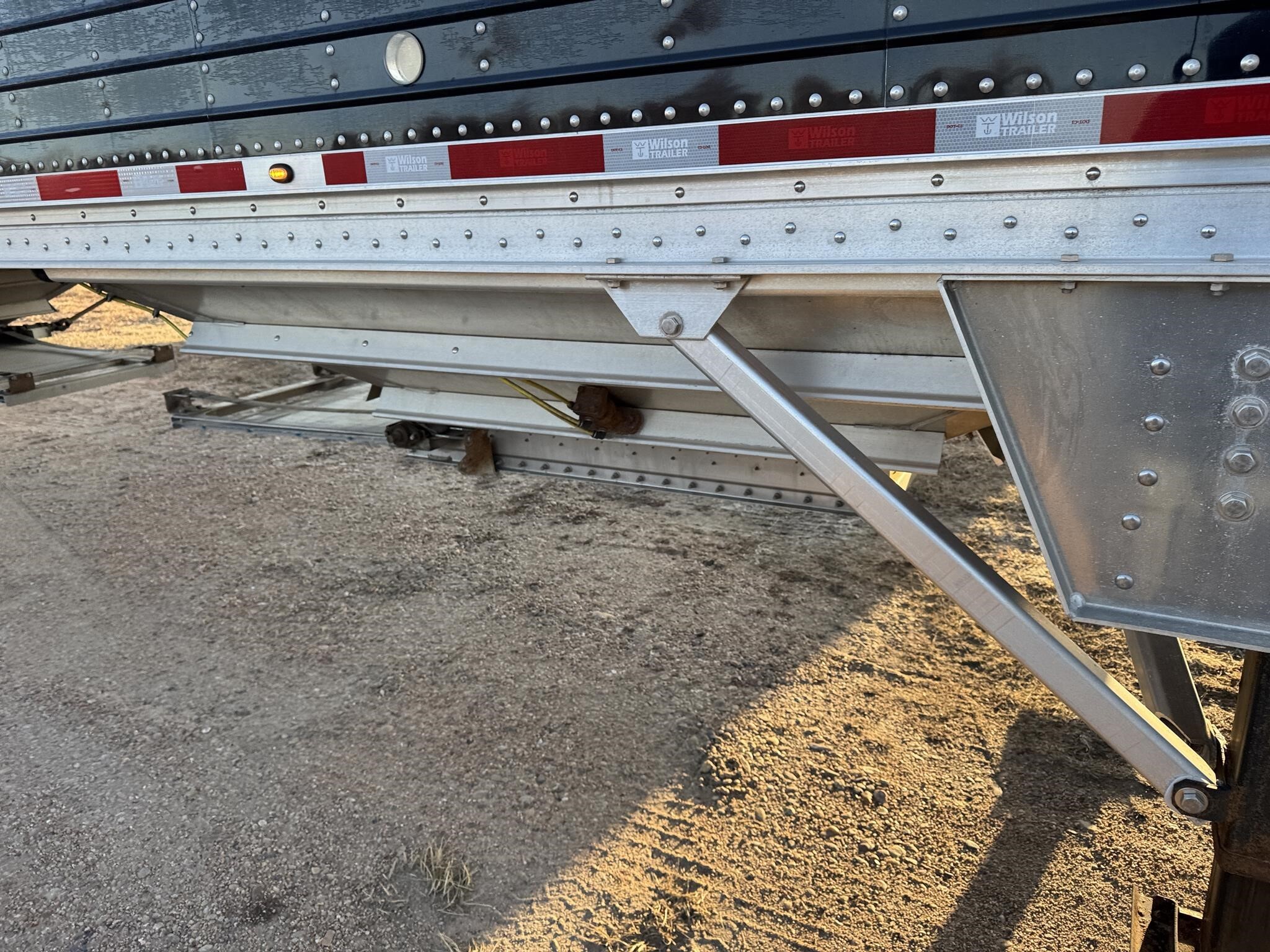 2020 Wilson Commander Grain Trailer