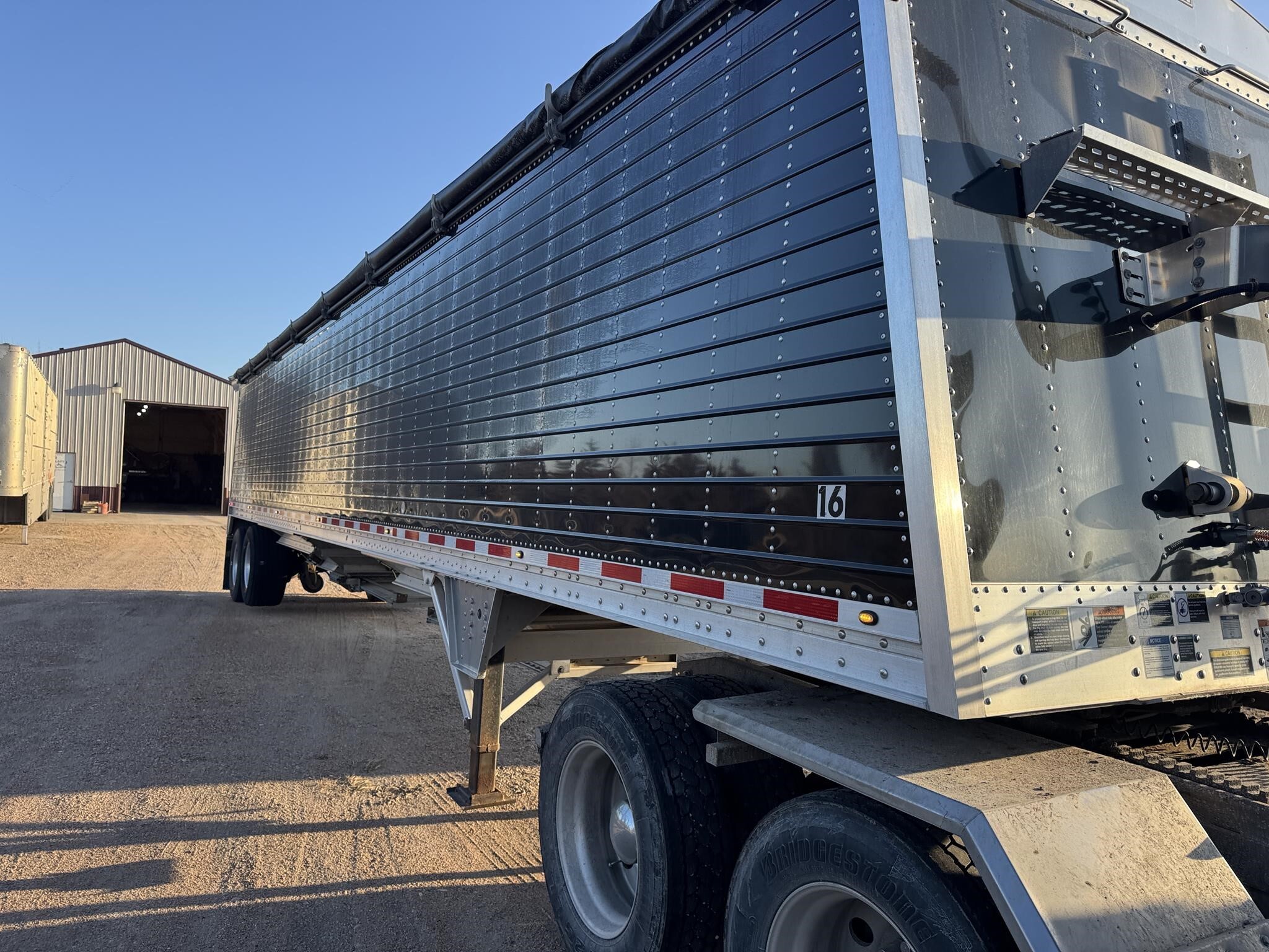 2020 Wilson Commander Grain Trailer