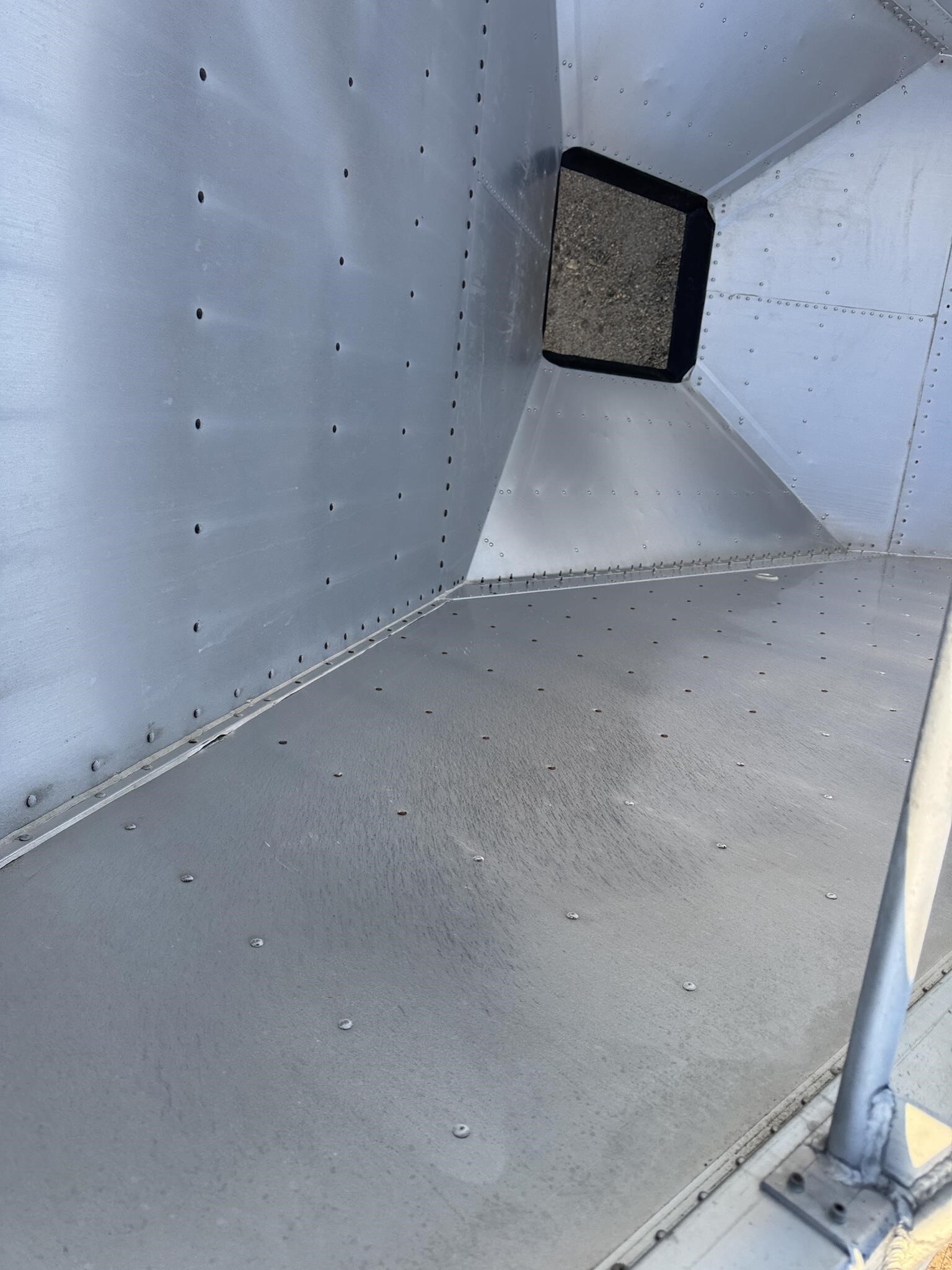 2020 Wilson Commander Grain Trailer