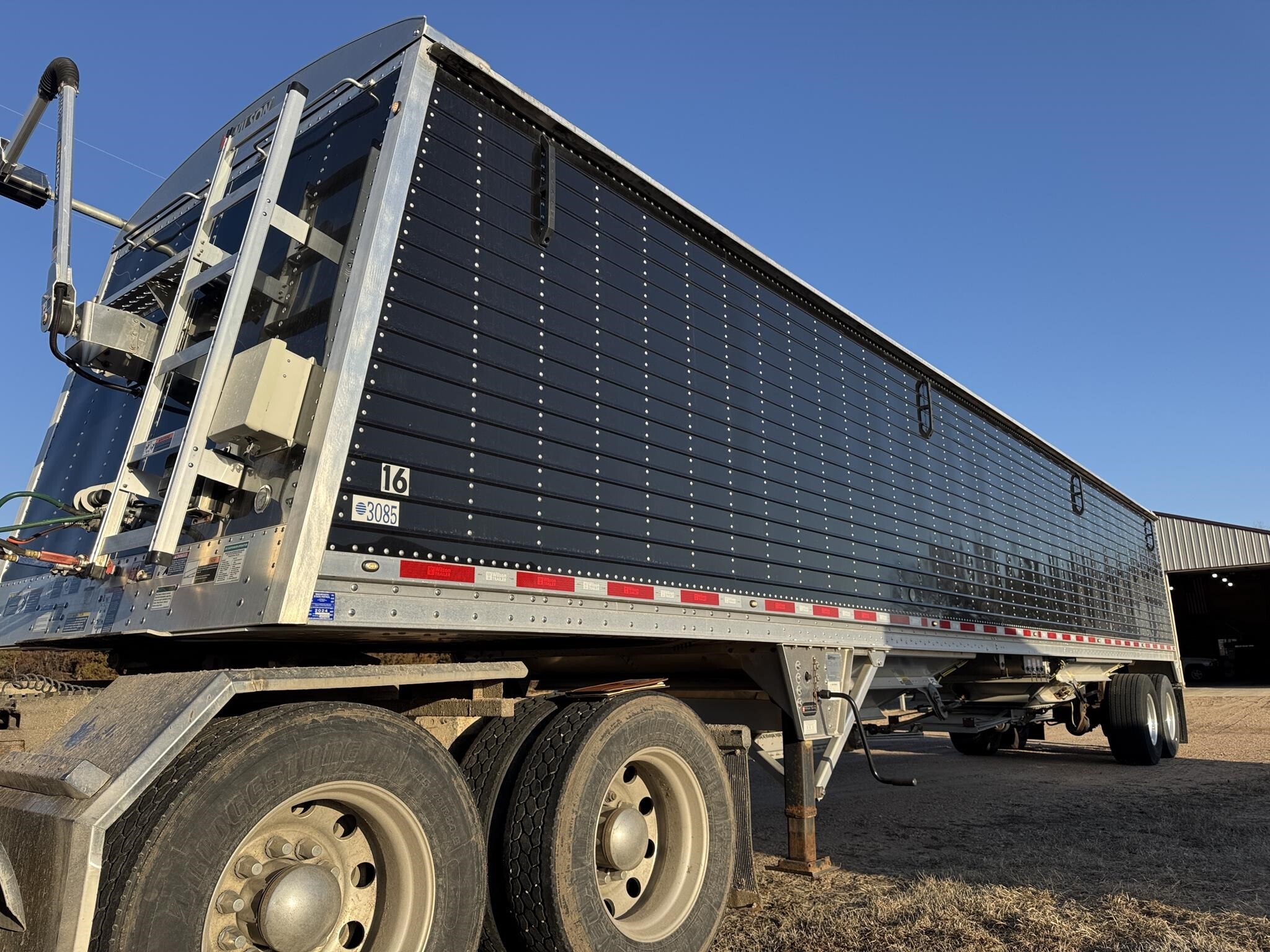 2020 Wilson Commander Grain Trailer