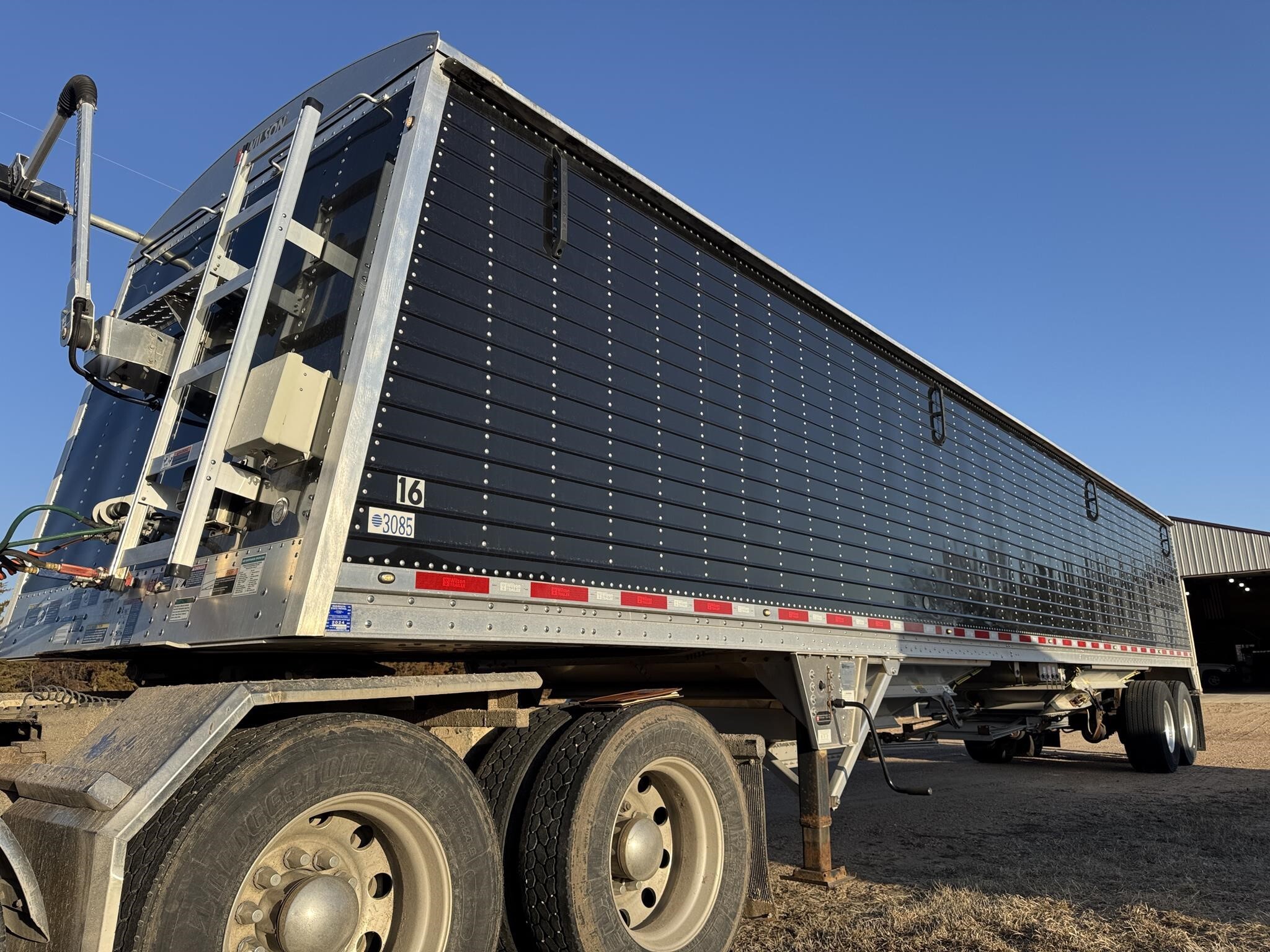 2020 Wilson Commander Grain Trailer