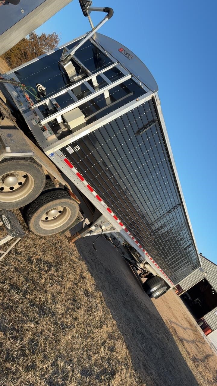 2020 Wilson Commander Grain Trailer