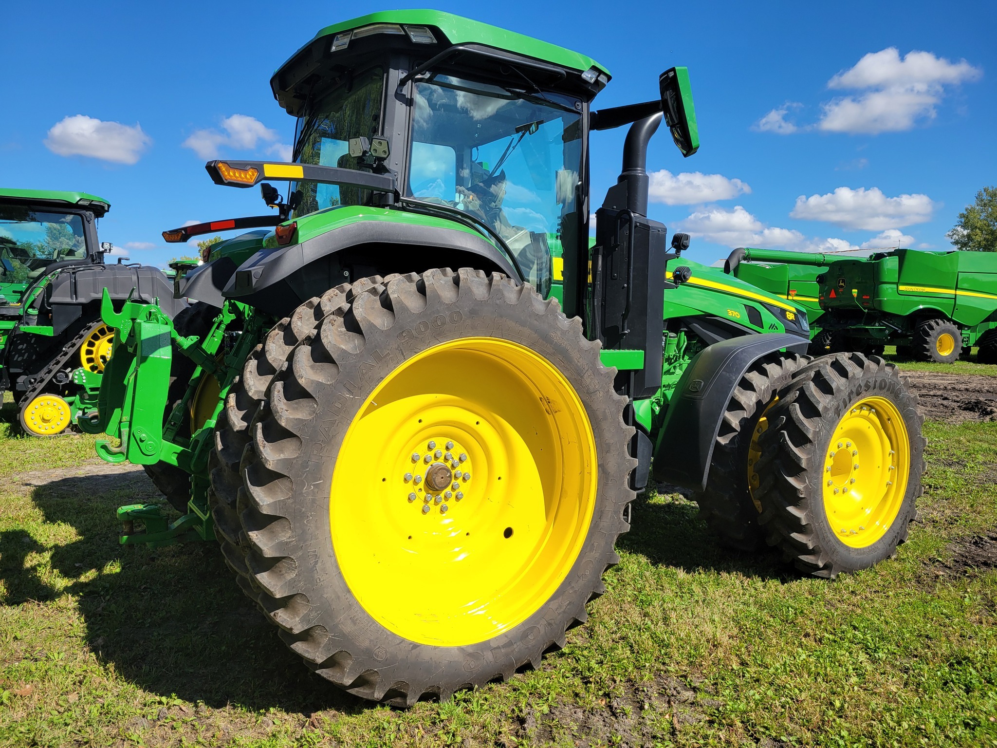 2024 John Deere 8R 370 Tractor