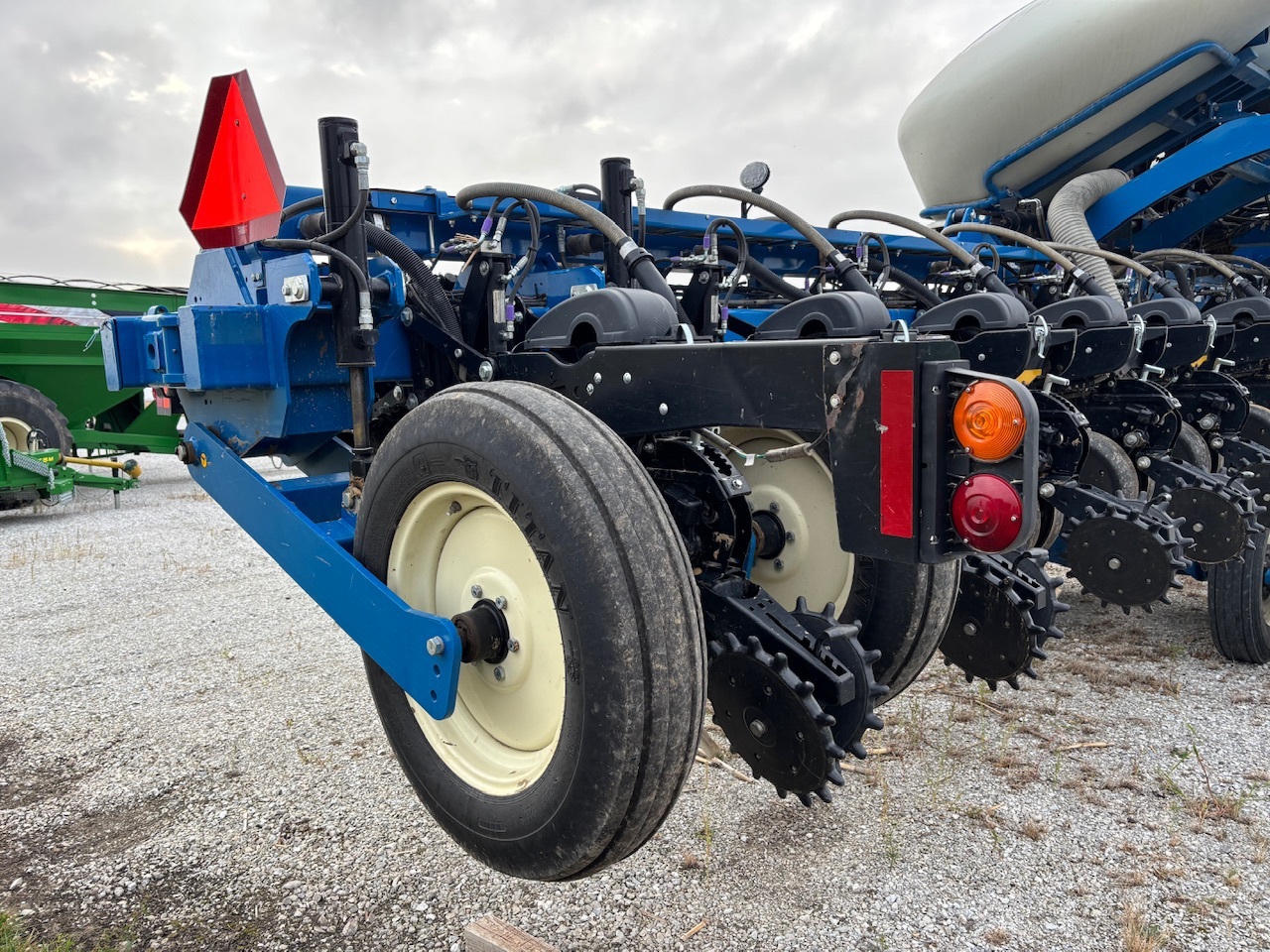 2021 Kinze 3665 Planter