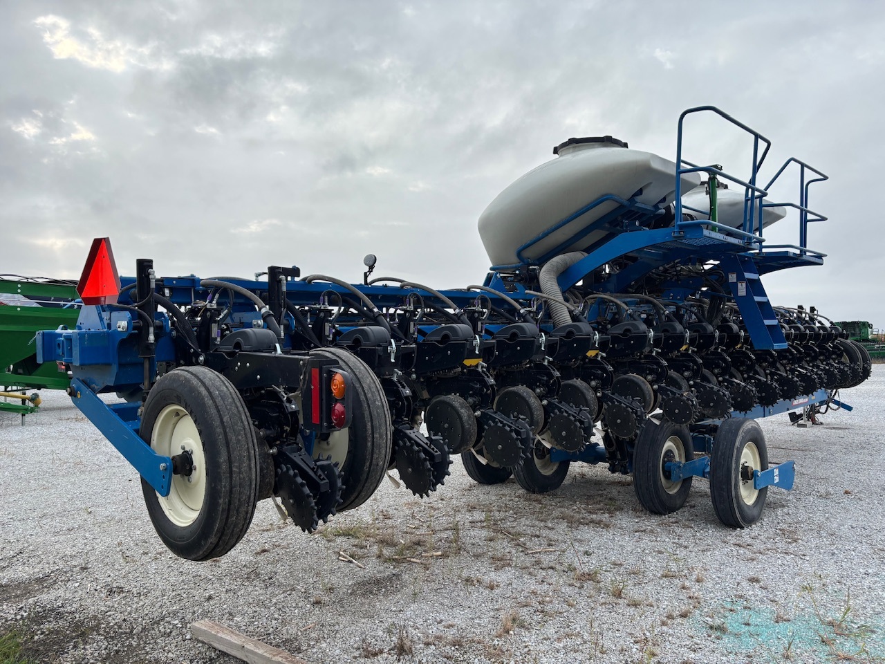 2021 Kinze 3665 Planter