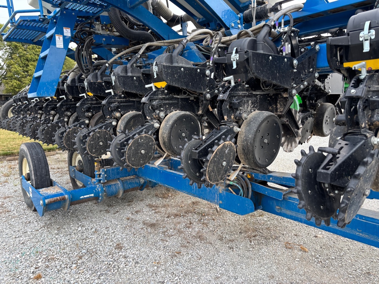 2021 Kinze 3665 Planter