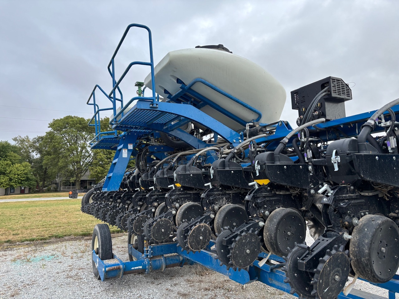 2021 Kinze 3665 Planter