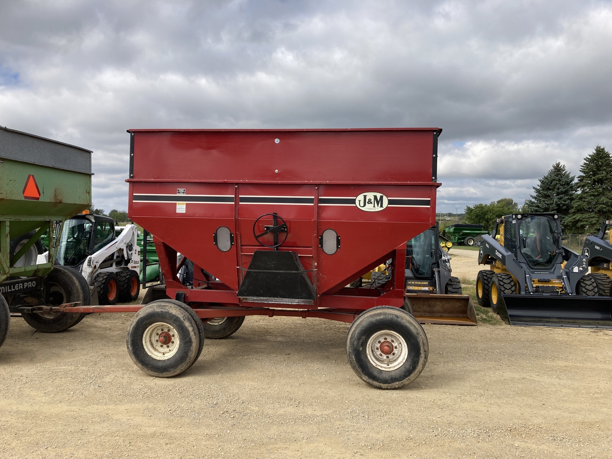 2010 J&M 385 Gravity Wagon