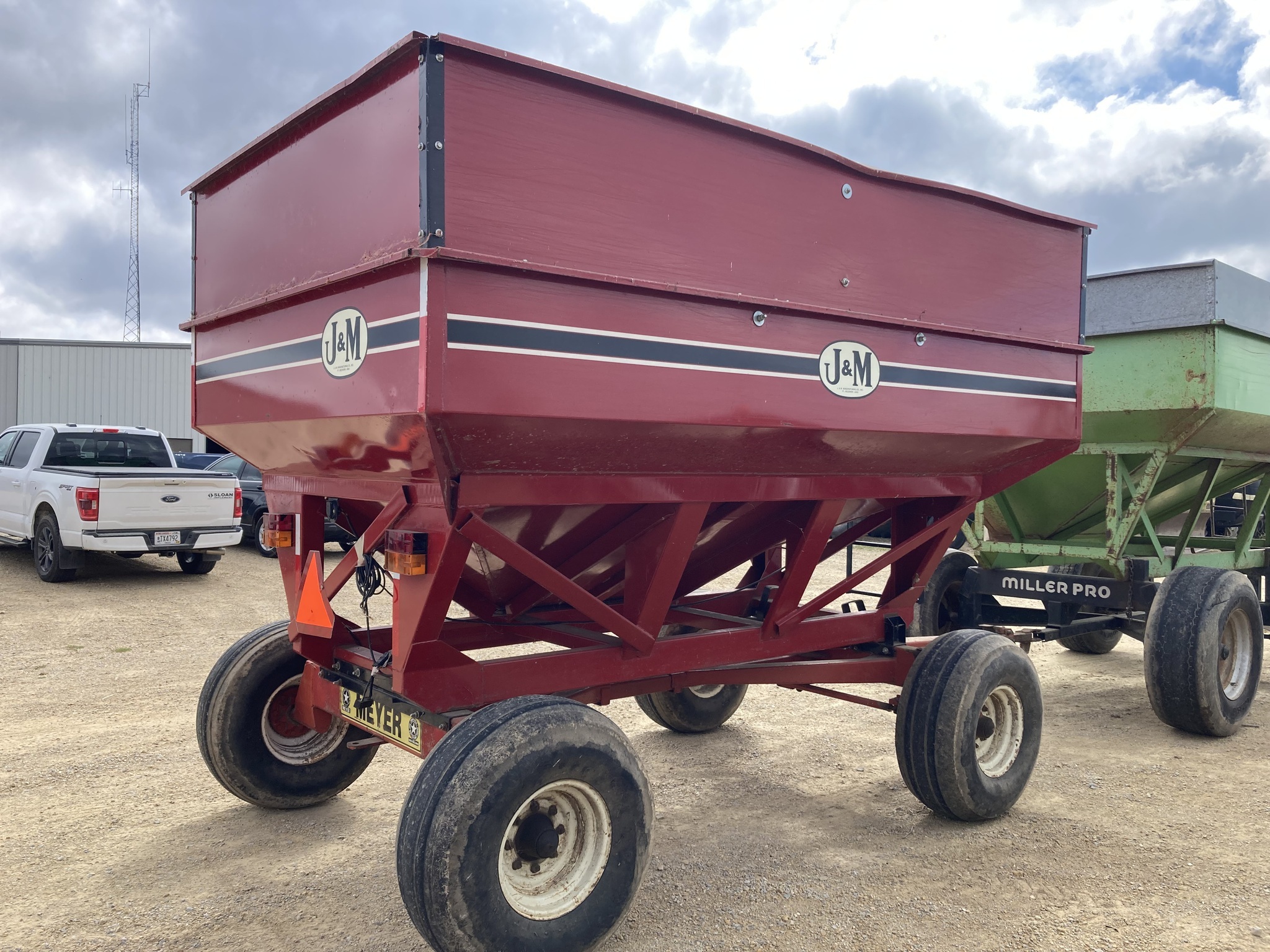 2010 J&M 385 Gravity Wagon