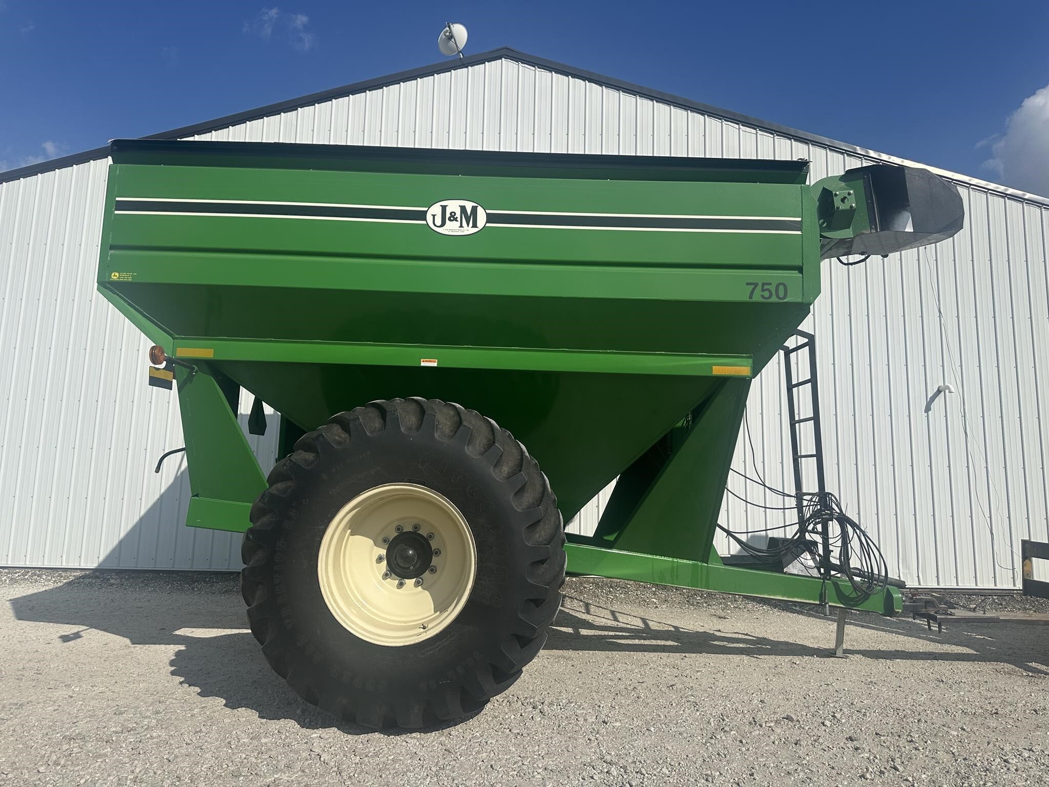  J&M 750-16 Grain Cart