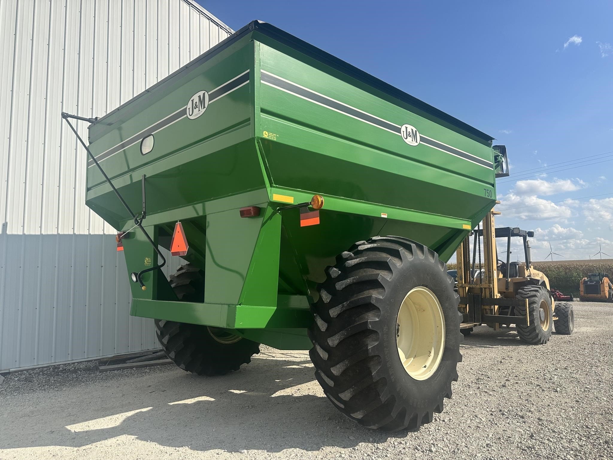  J&M 750-16 Grain Cart