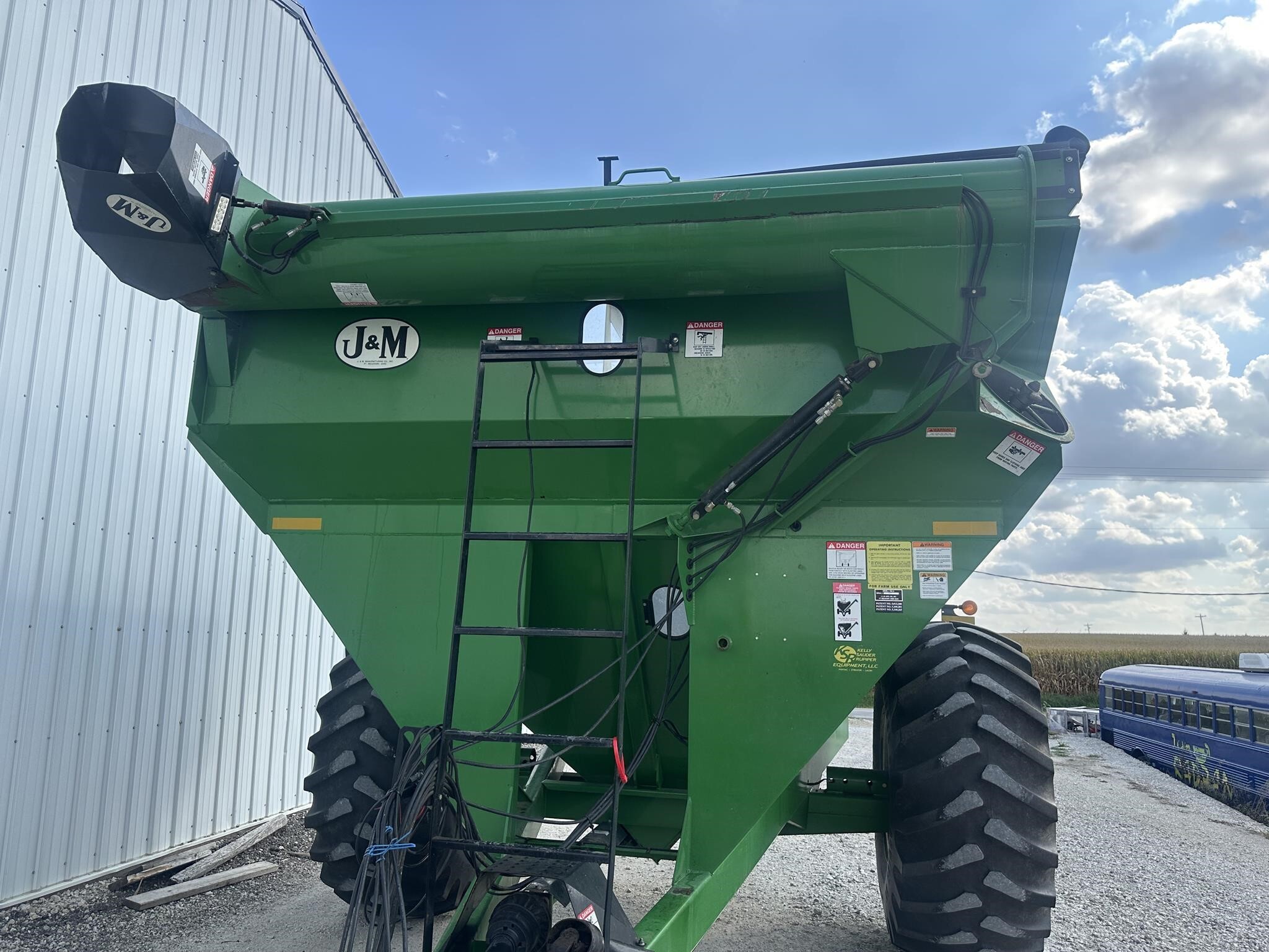 J&M 750-16 Grain Cart