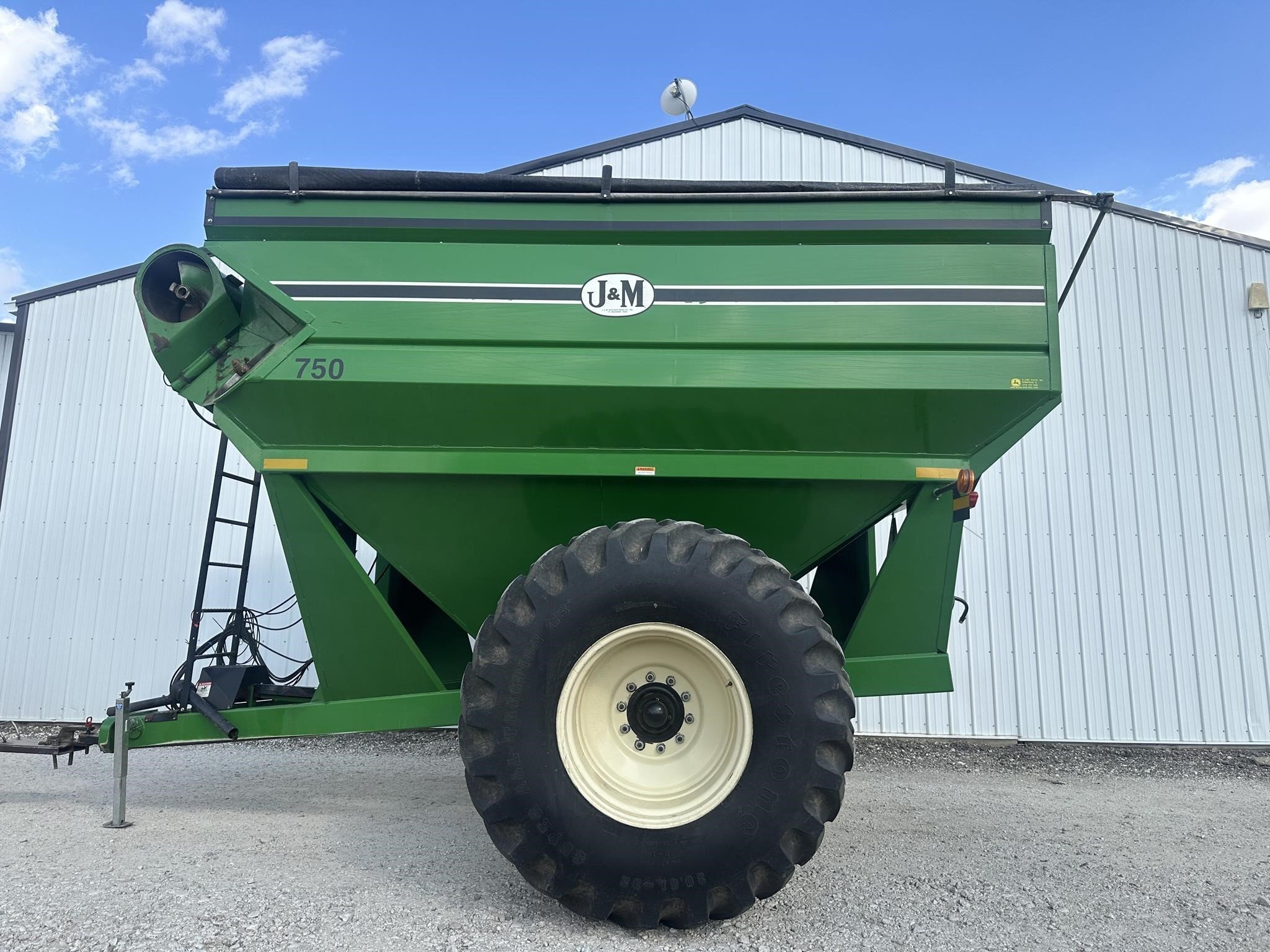  J&M 750-16 Grain Cart