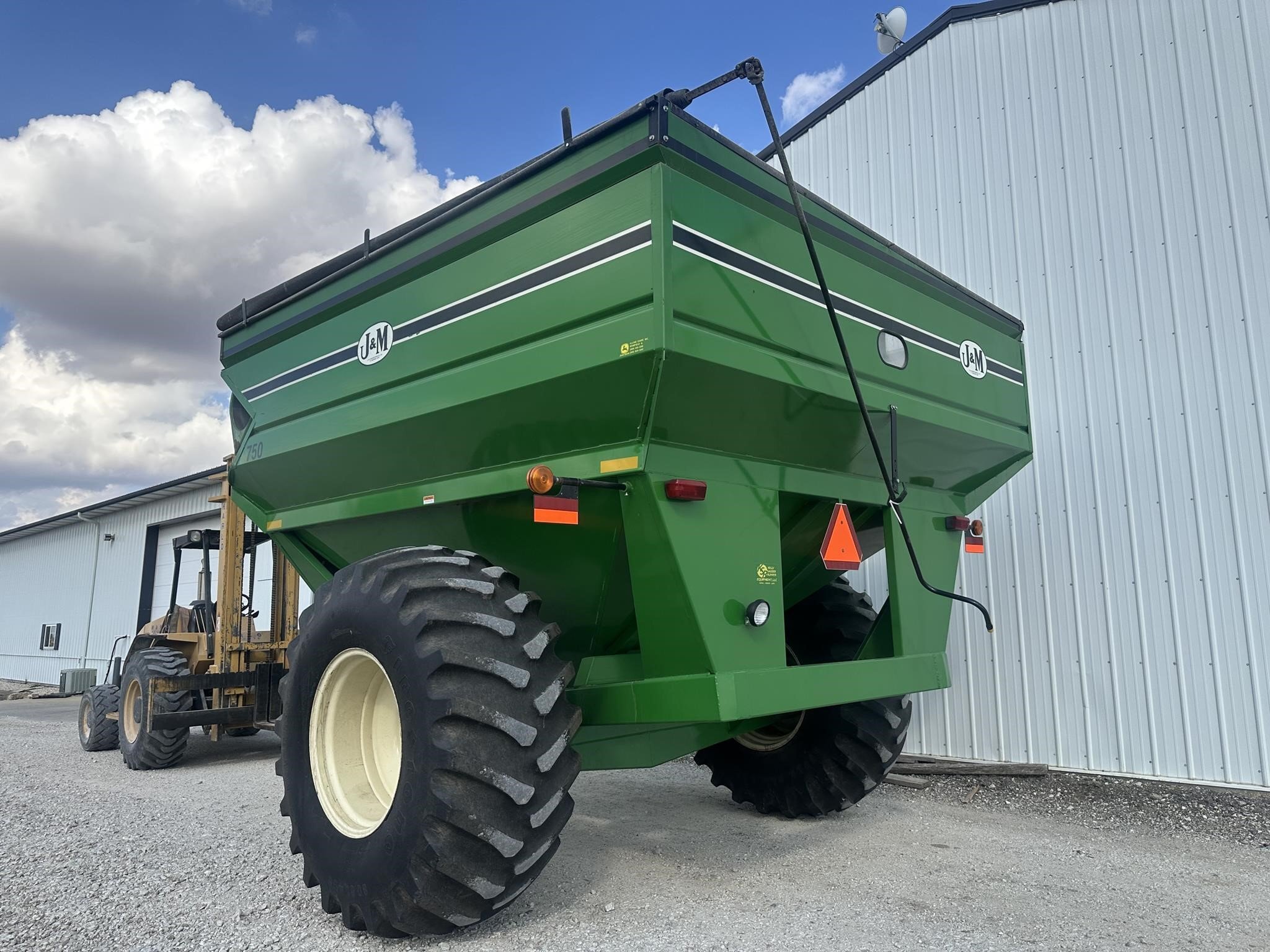  J&M 750-16 Grain Cart