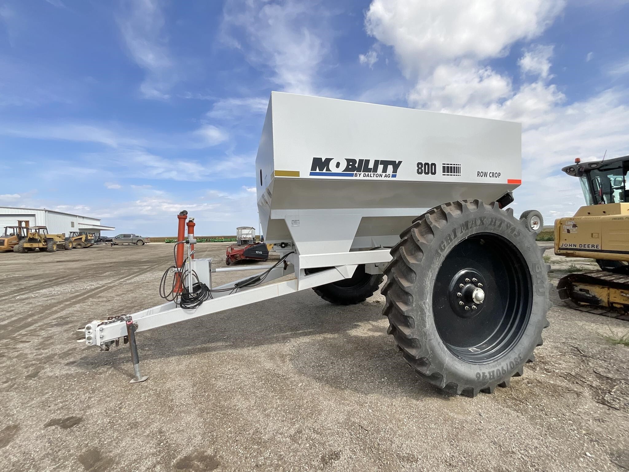 2018 Dalton Ag Products Mobility 800 Pull-Type Fertilizer Spreader