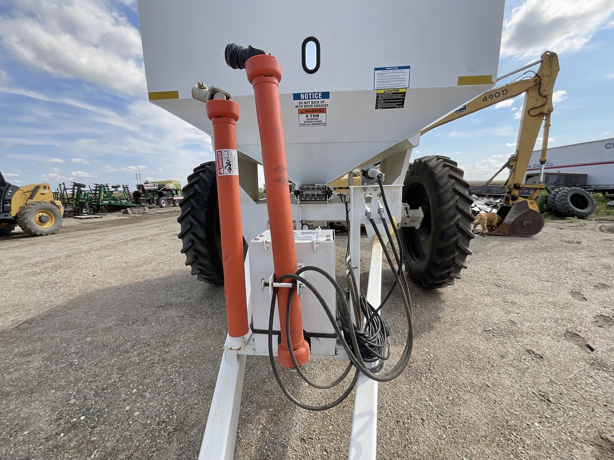 2018 Dalton Ag Products Mobility 800 Pull-Type Fertilizer Spreader
