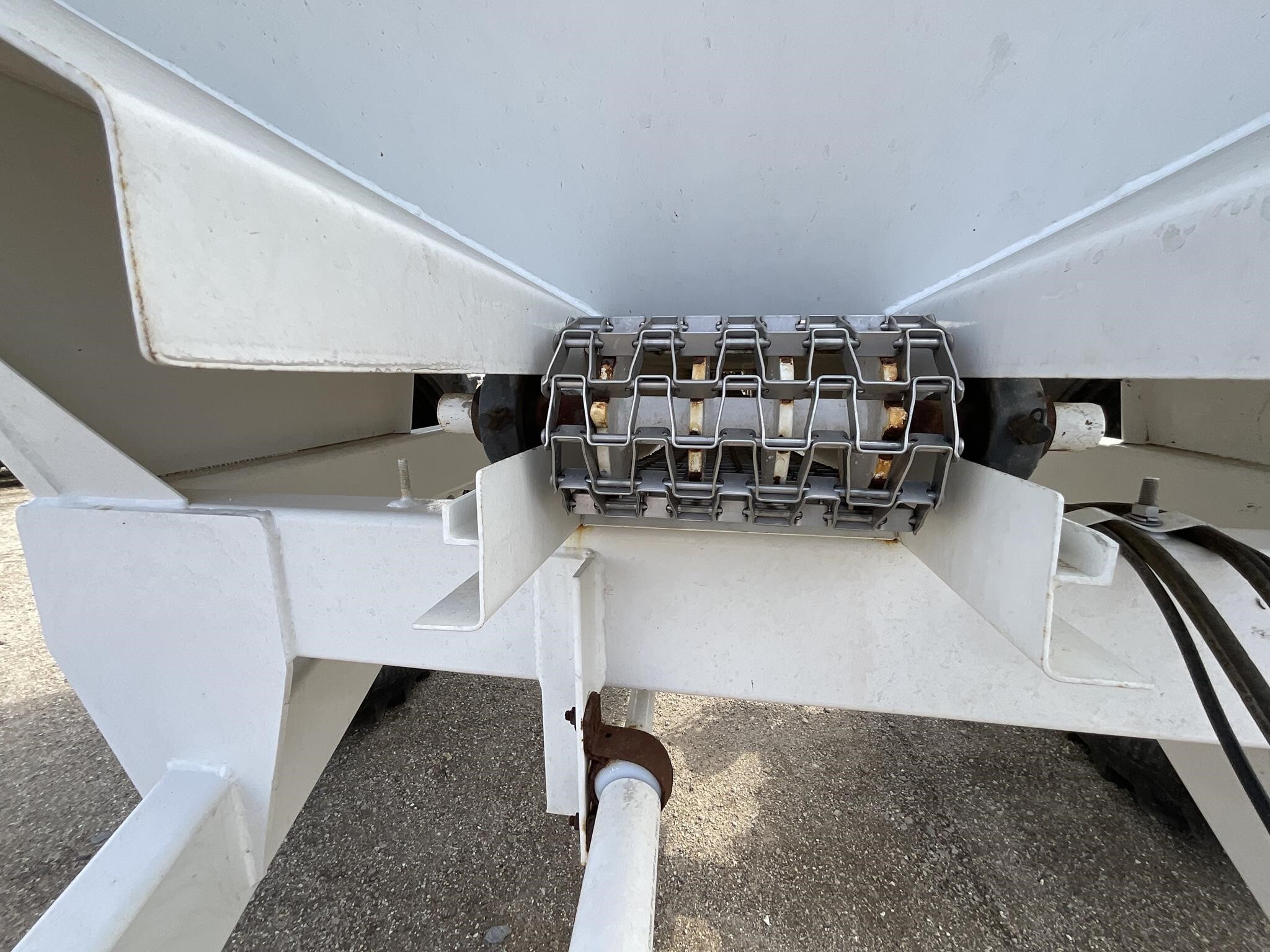 2018 Dalton Ag Products Mobility 800 Pull-Type Fertilizer Spreader