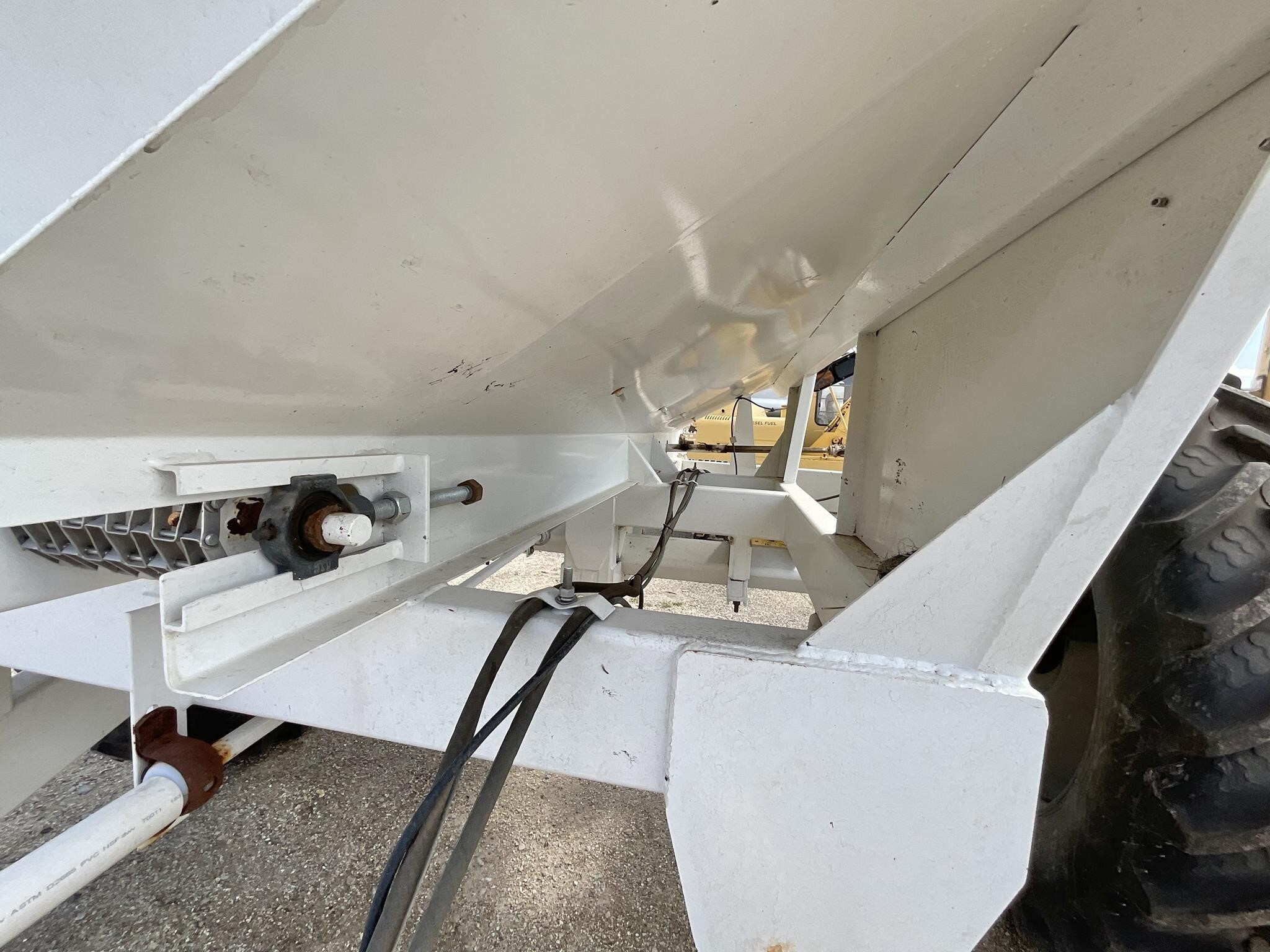 2018 Dalton Ag Products Mobility 800 Pull-Type Fertilizer Spreader