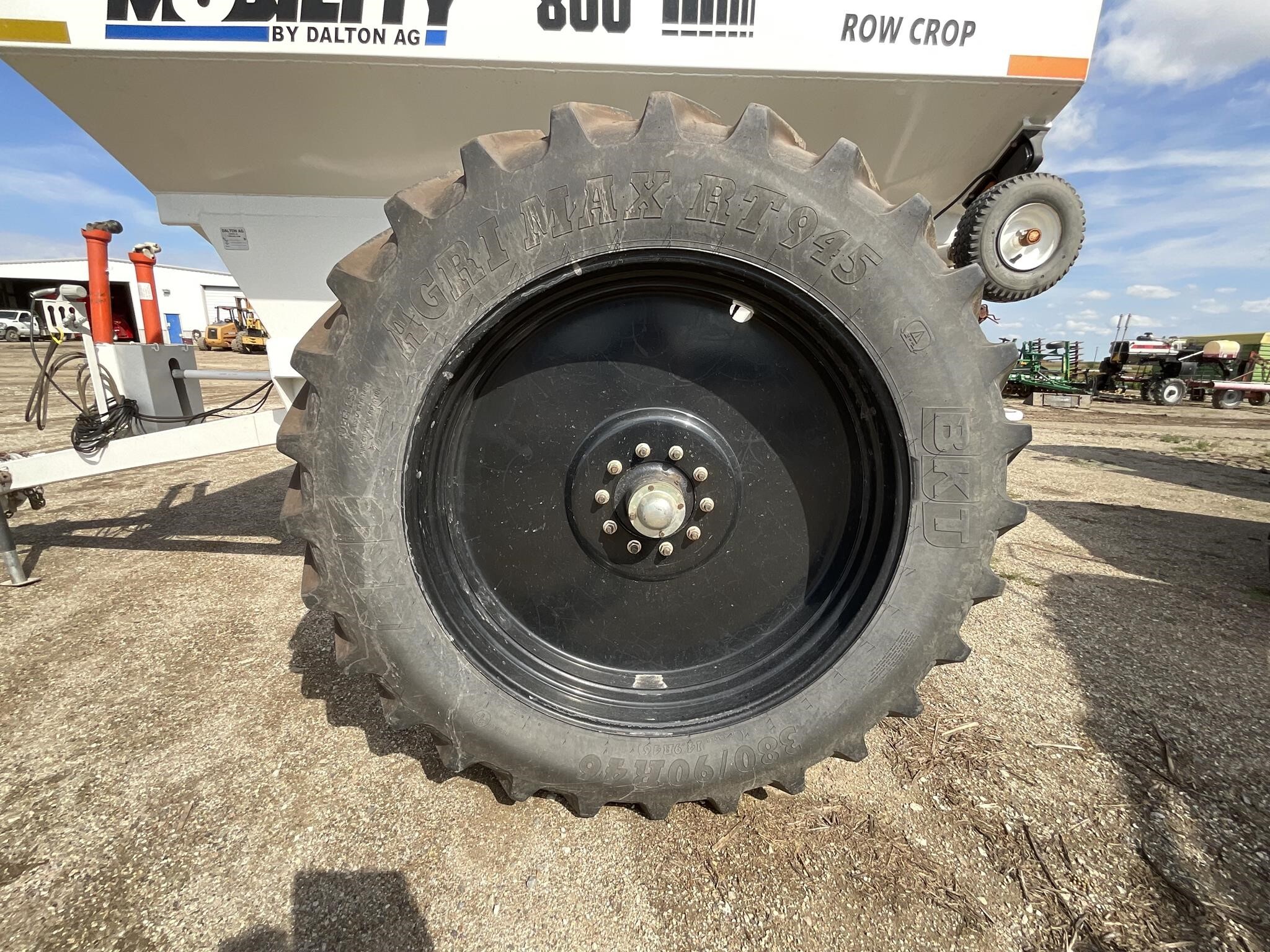 2018 Dalton Ag Products Mobility 800 Pull-Type Fertilizer Spreader