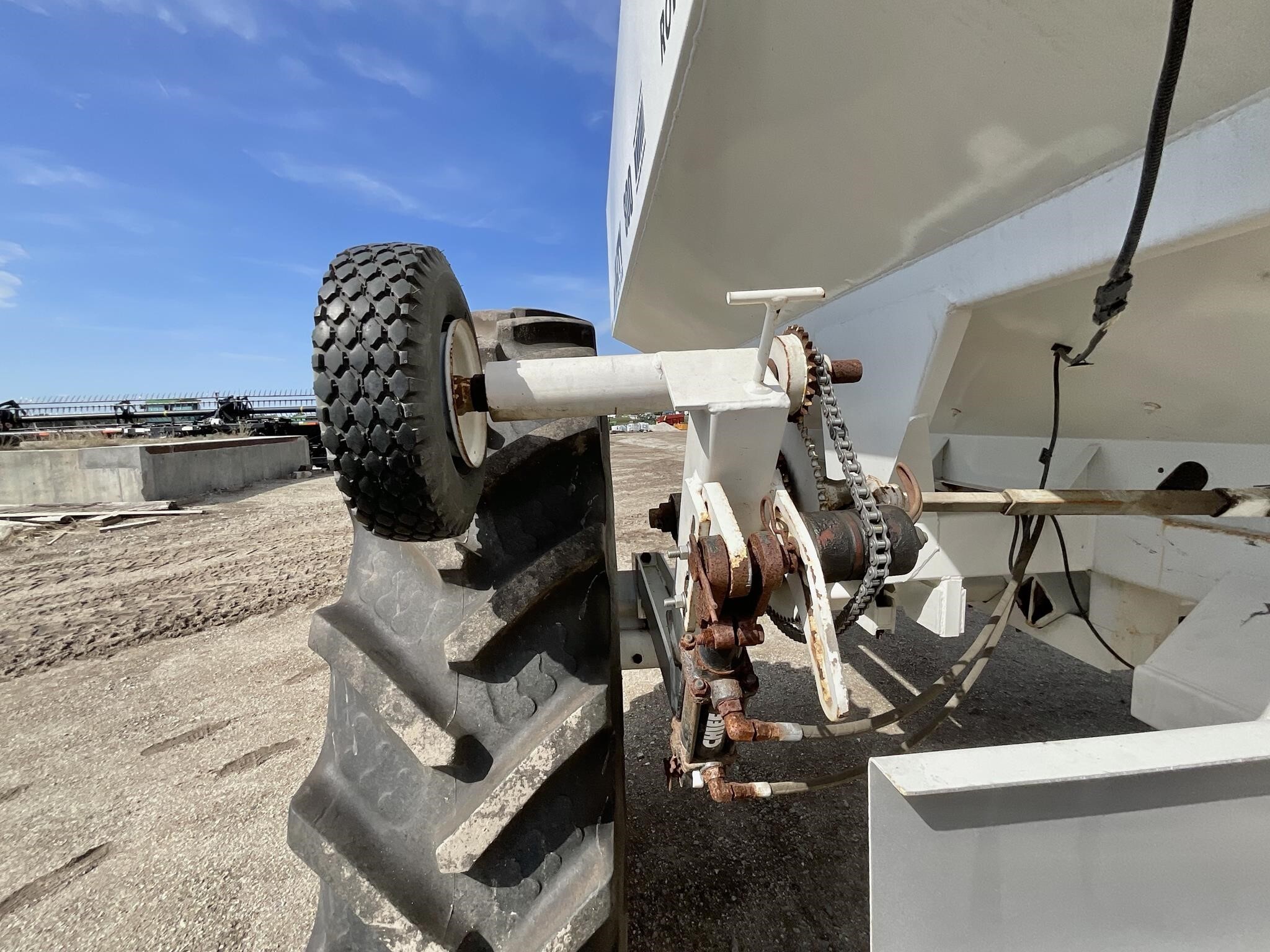 2018 Dalton Ag Products Mobility 800 Pull-Type Fertilizer Spreader