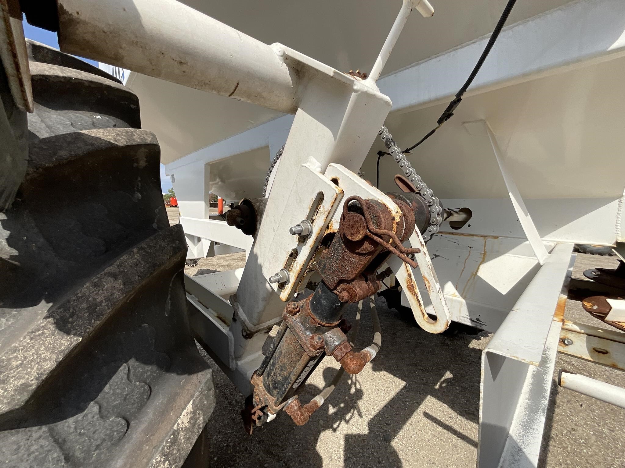 2018 Dalton Ag Products Mobility 800 Pull-Type Fertilizer Spreader