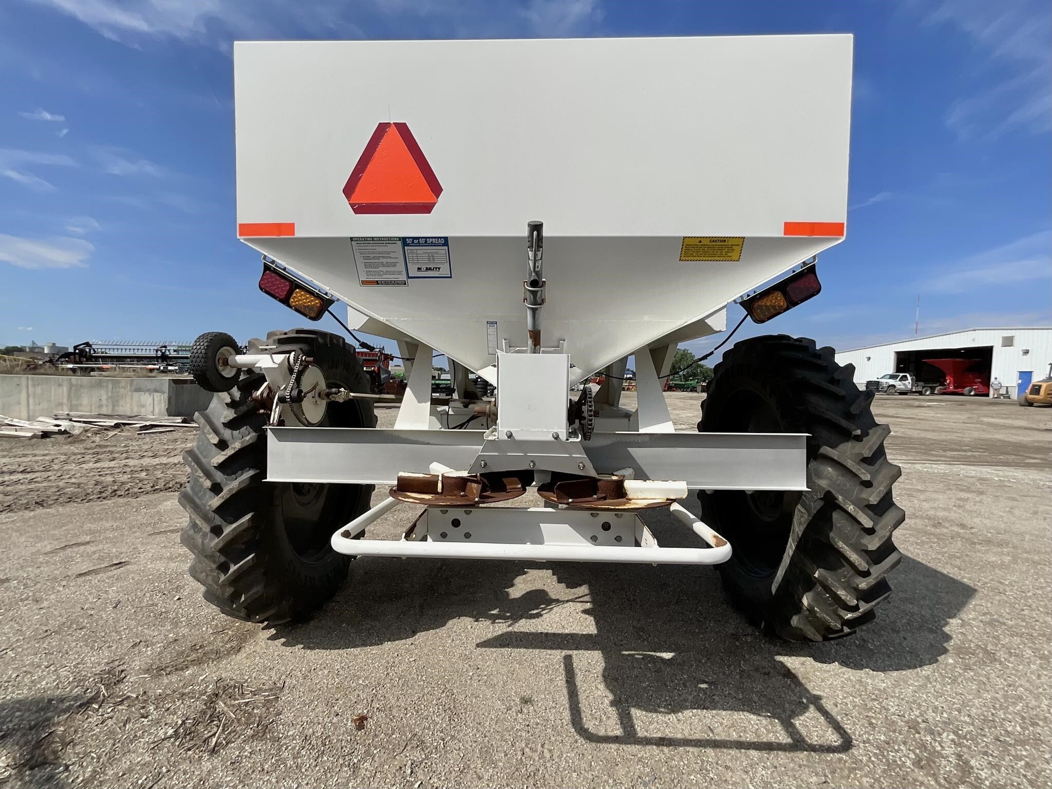 2018 Dalton Ag Products Mobility 800 Pull-Type Fertilizer Spreader