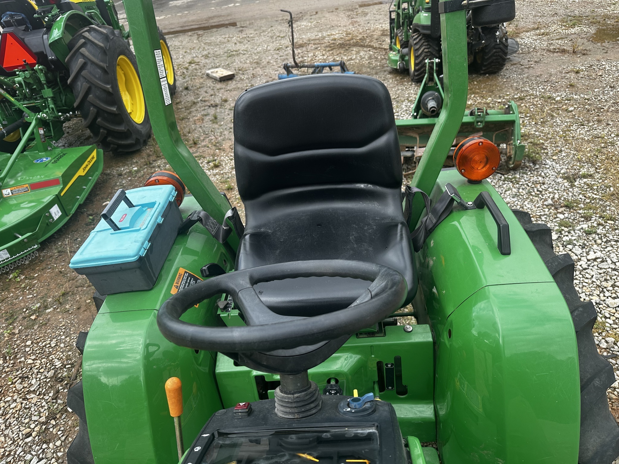 2009 John Deere 3005 Tractor