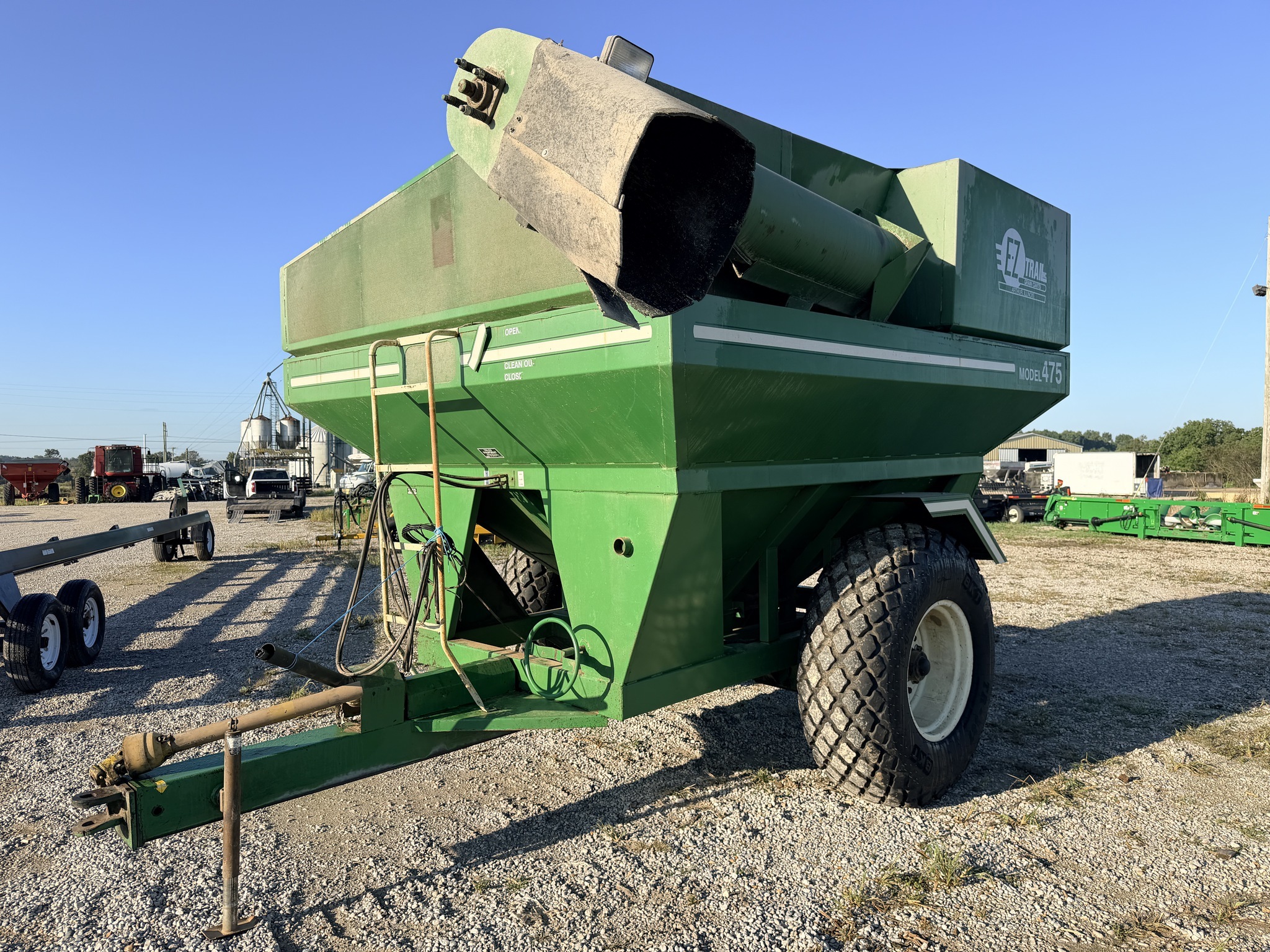  E-Z Trail 475 Grain Cart