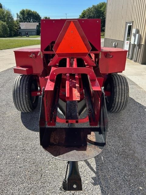  Massey Ferguson 1840 Small Square Baler