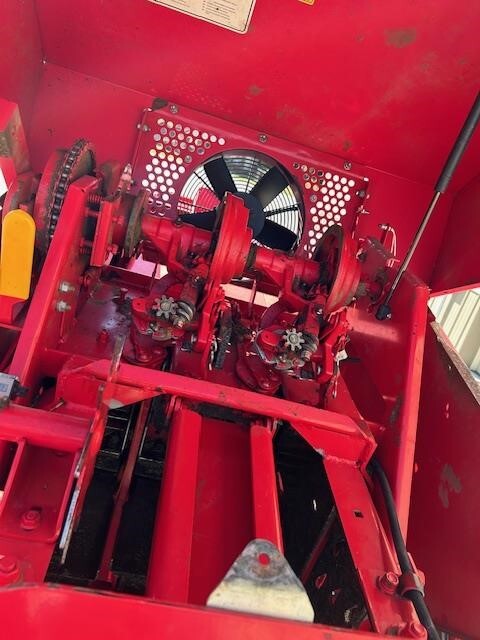  Massey Ferguson 1840 Small Square Baler