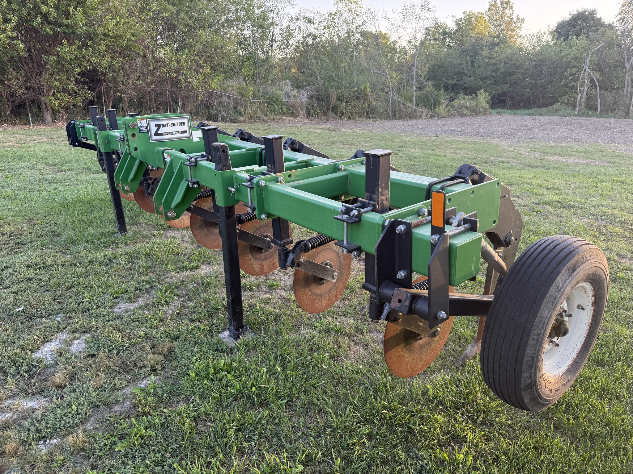 2008 Unverferth Zone-Builder In-Line Ripper