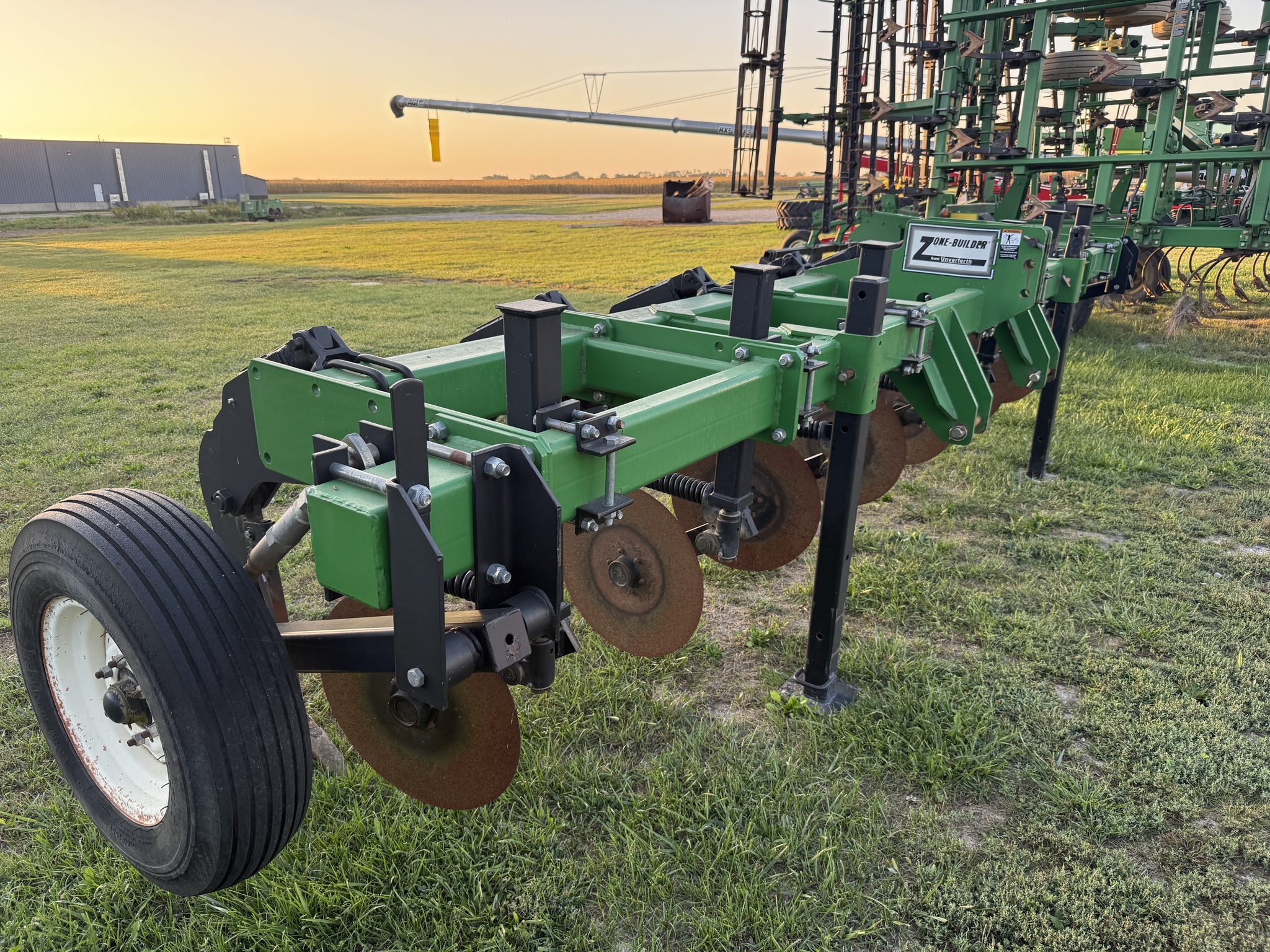 2008 Unverferth Zone-Builder In-Line Ripper