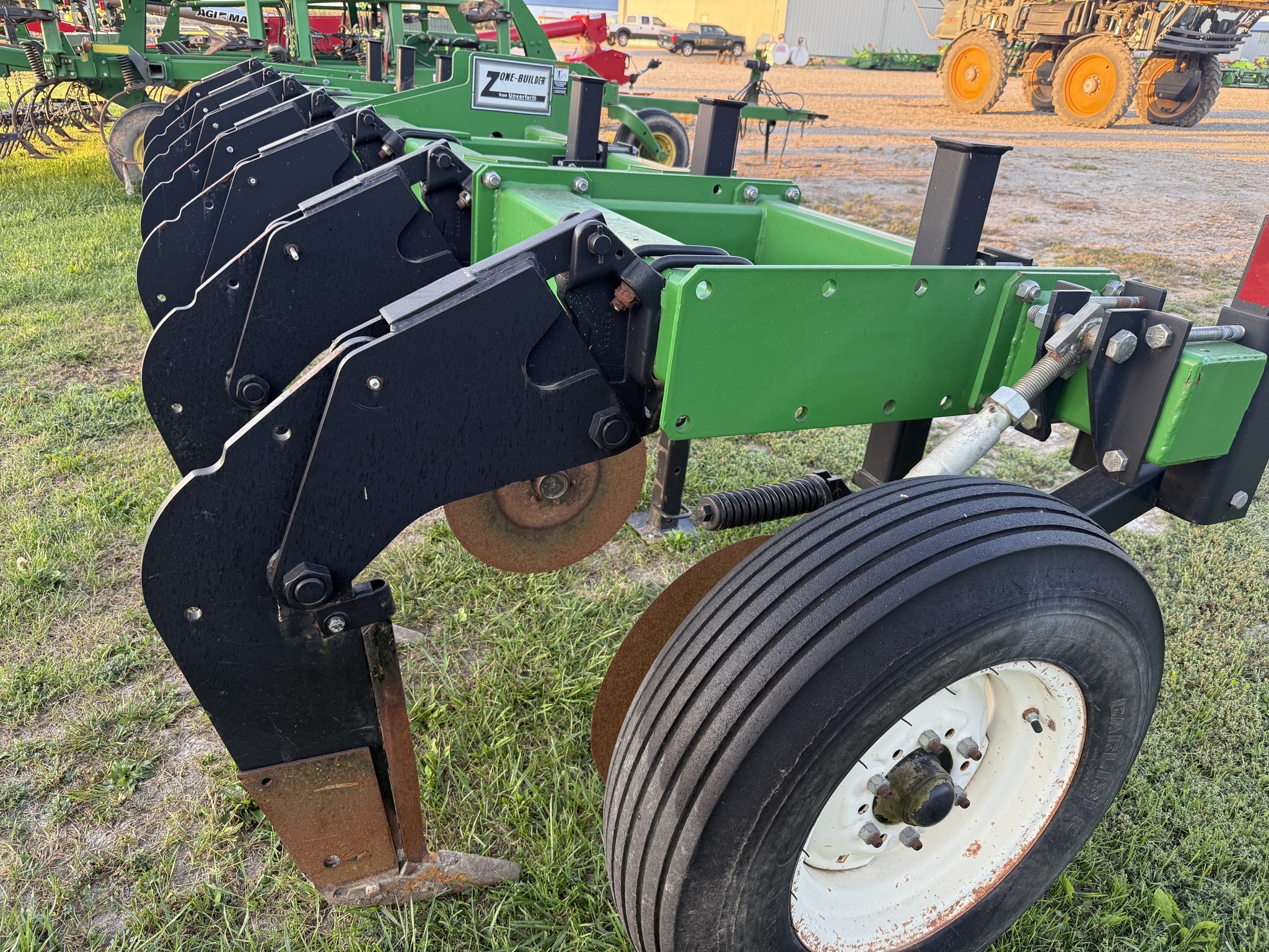 2008 Unverferth Zone-Builder In-Line Ripper