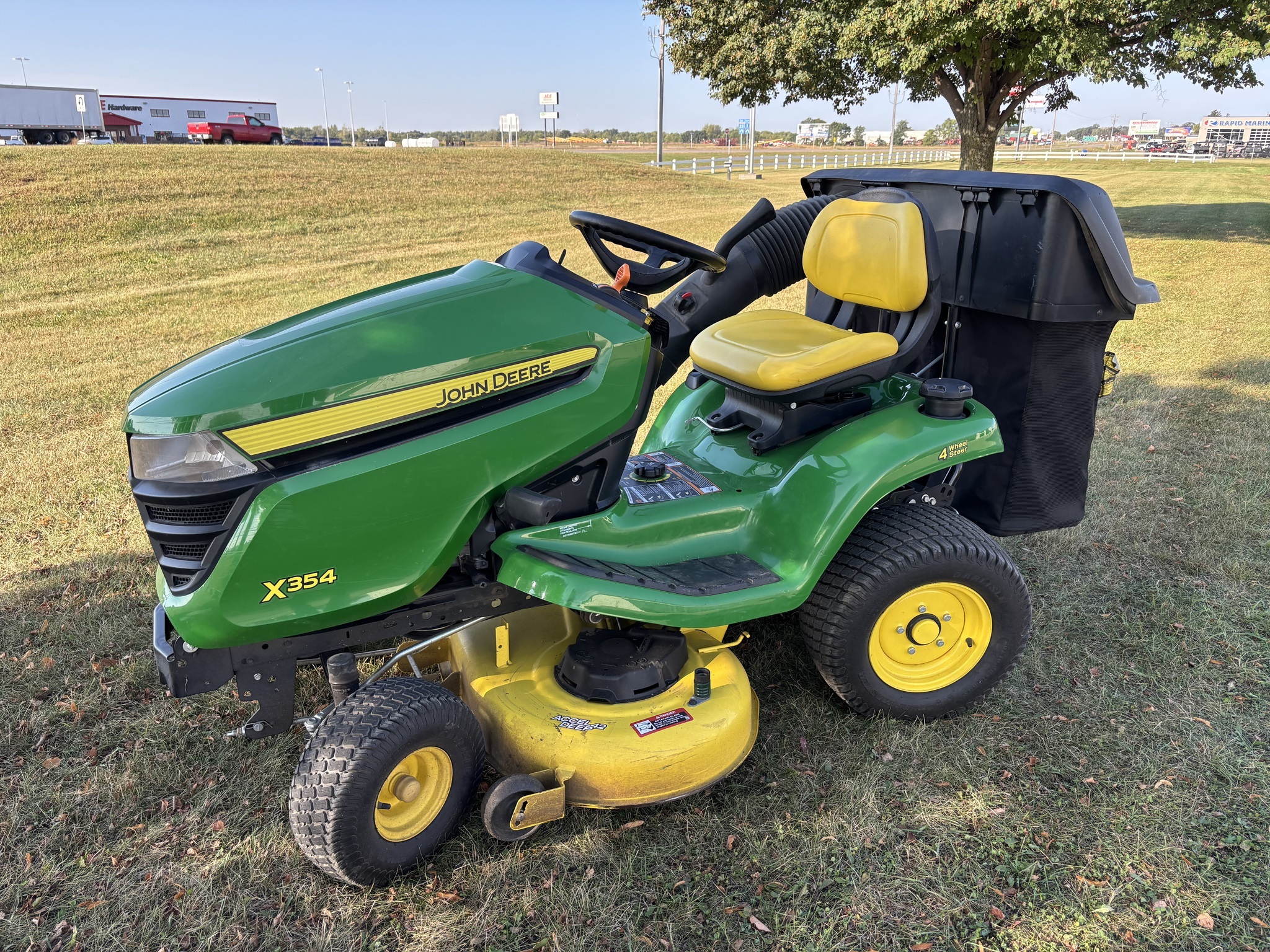 2019 John Deere X354 Lawn Mower