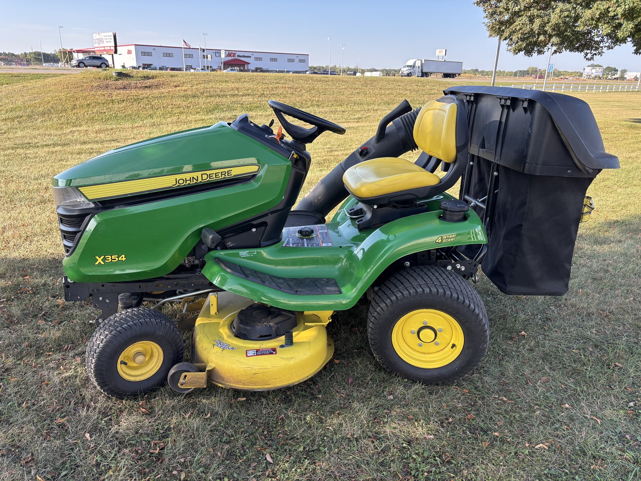 2019 John Deere X354 Lawn Mower