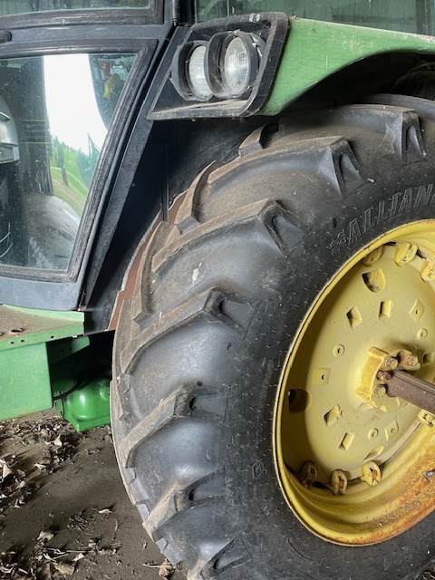 1990 John Deere 2955 Tractor