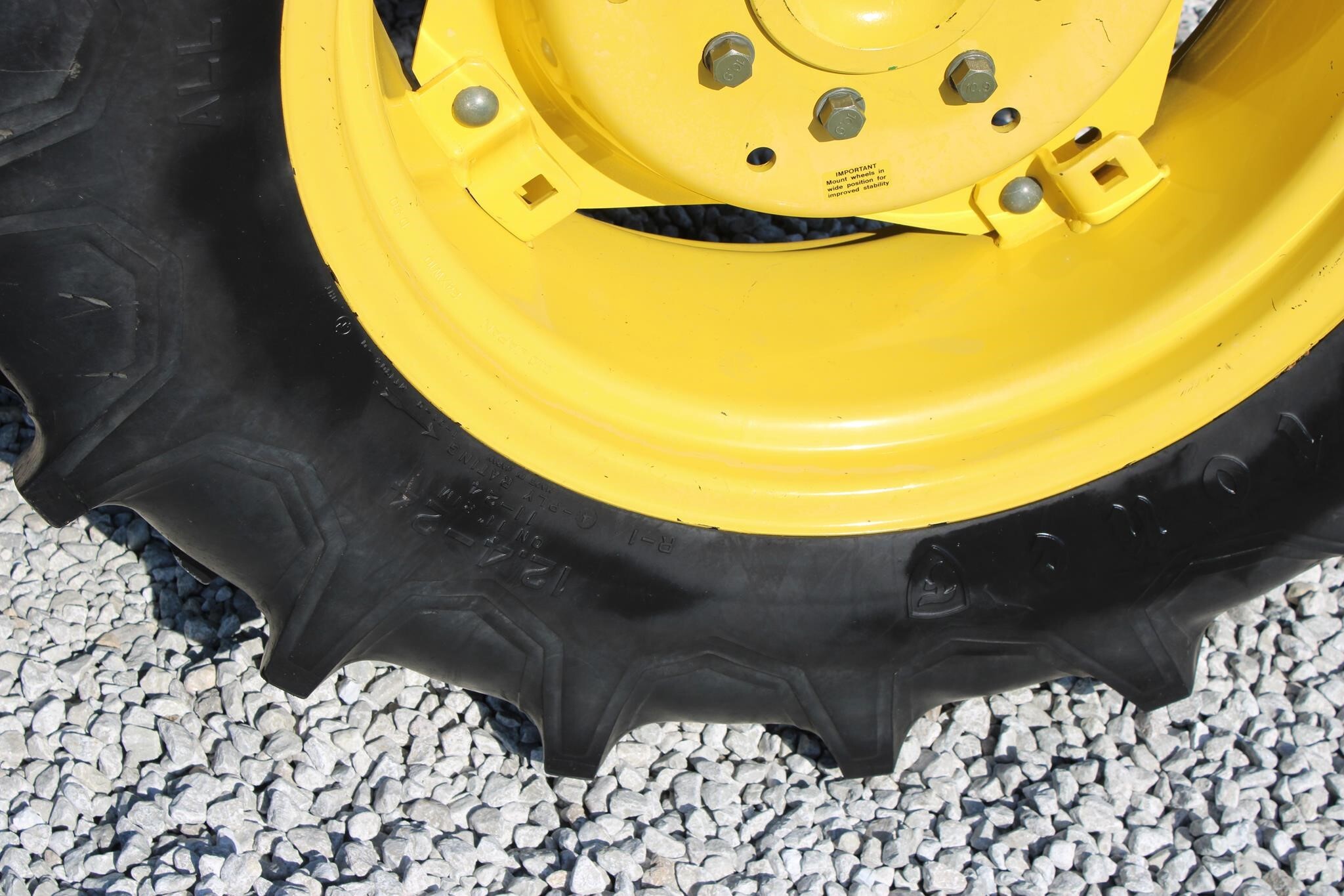 1991 John Deere 870 Tractor