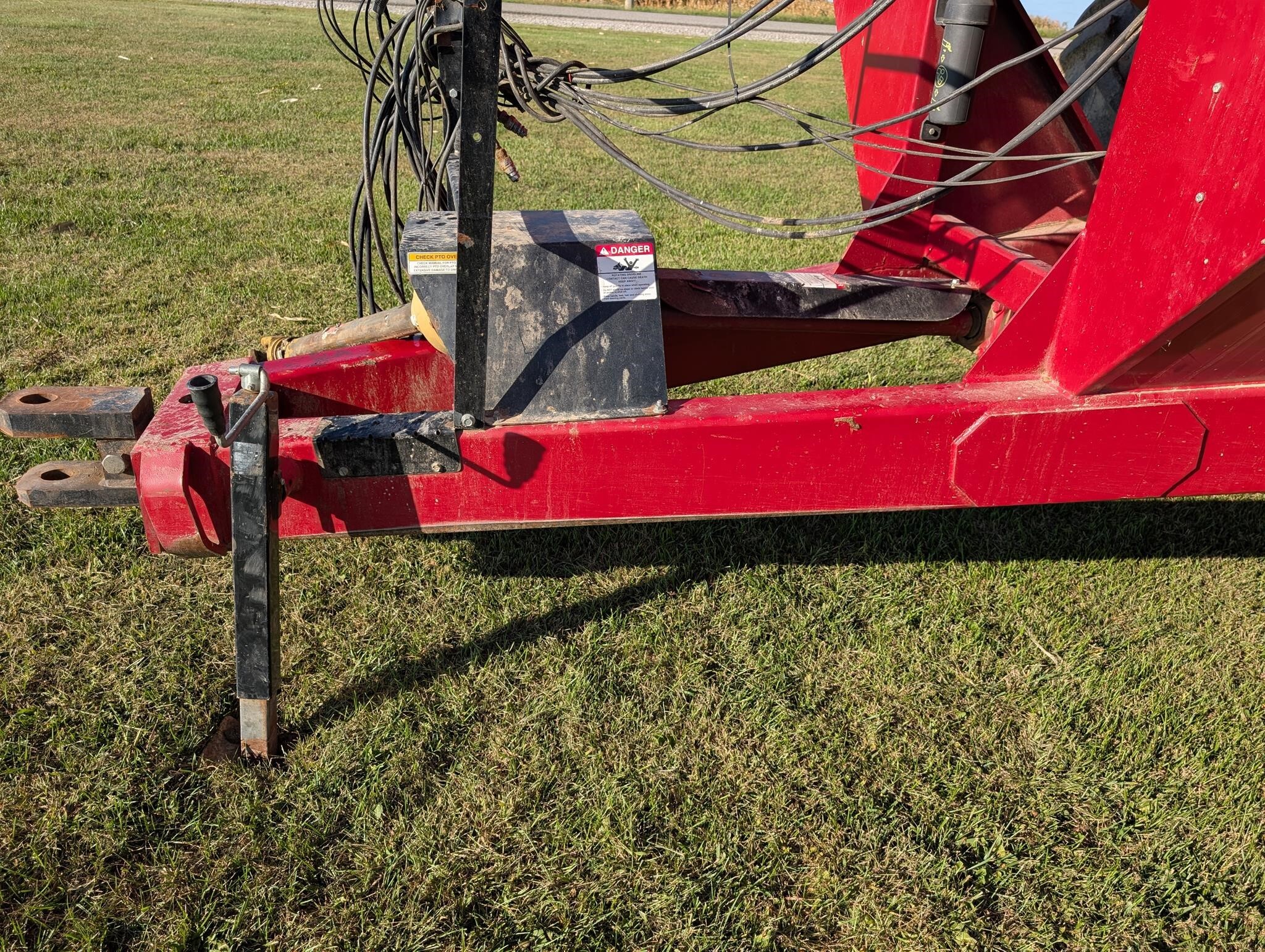 2009 J&M 750-18 Grain Cart