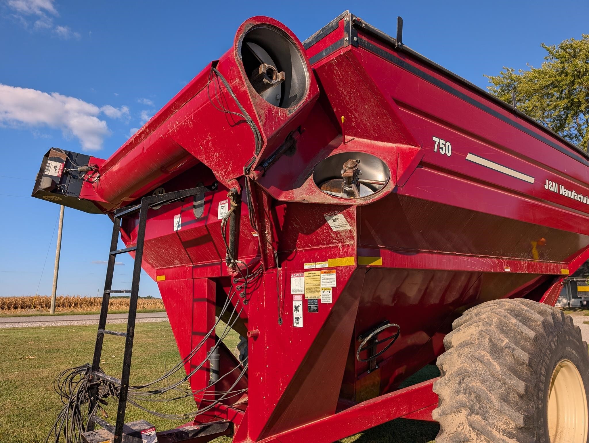 2009 J&M 750-18 Grain Cart