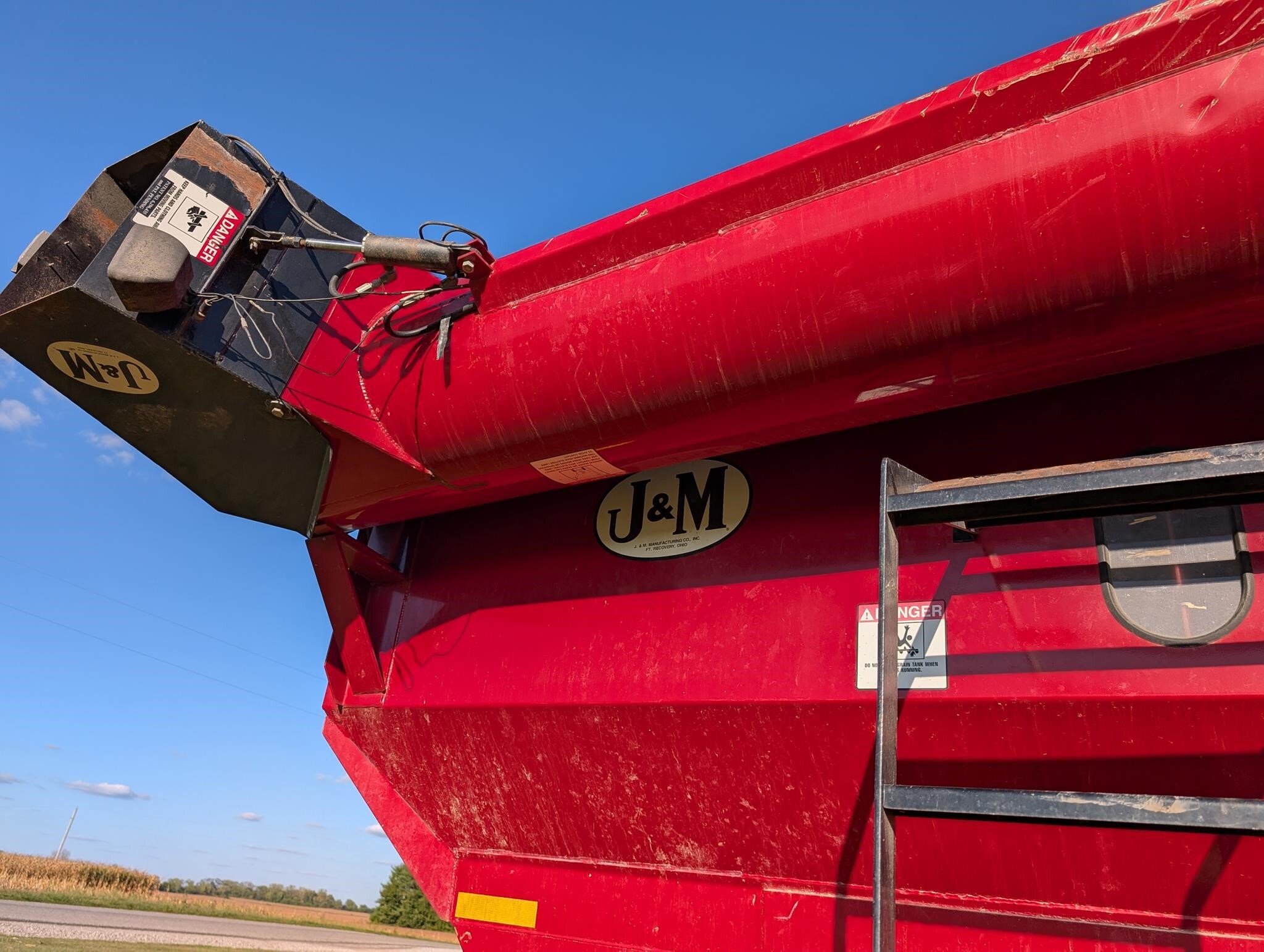 2009 J&M 750-18 Grain Cart