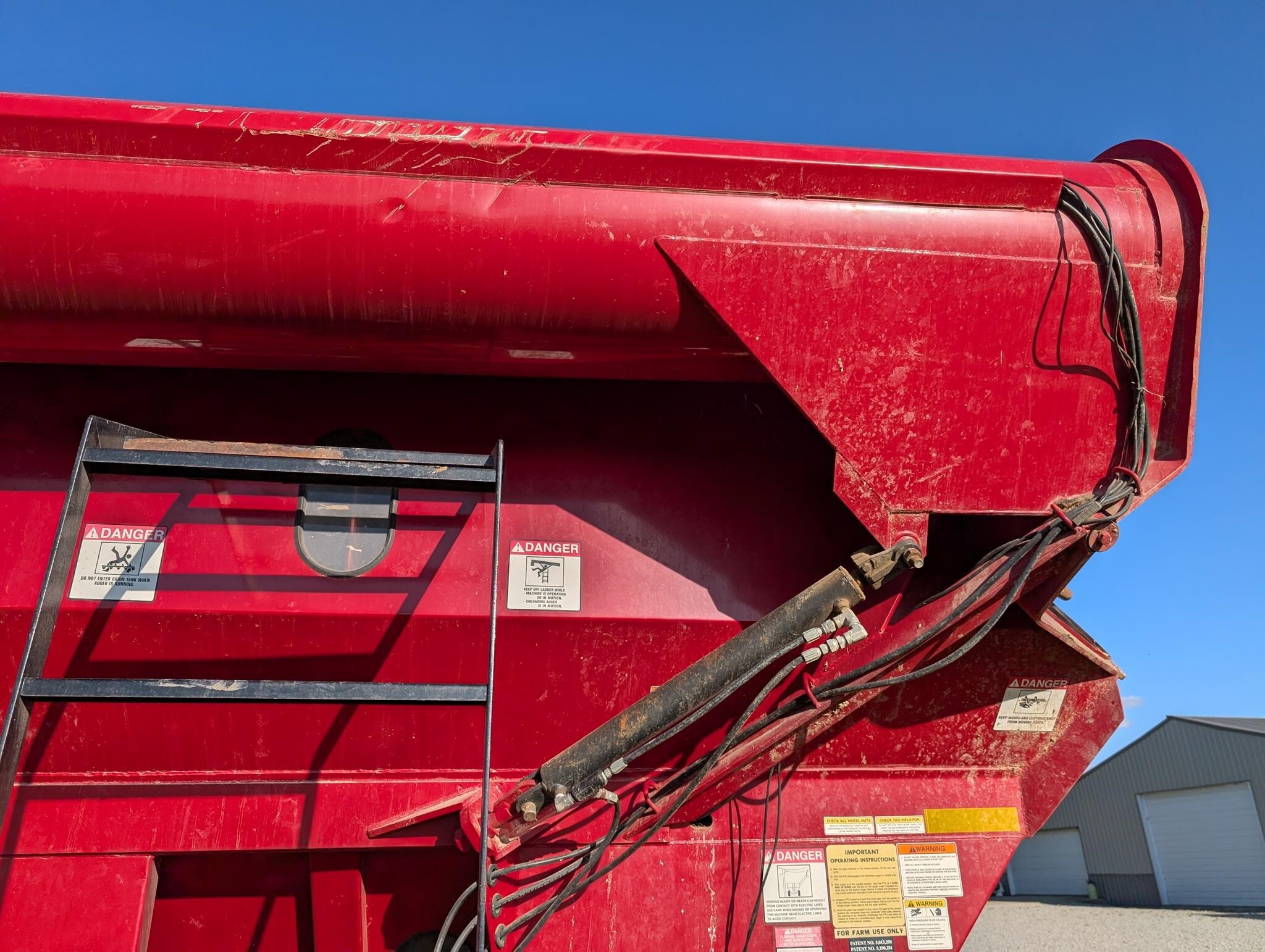 2009 J&M 750-18 Grain Cart