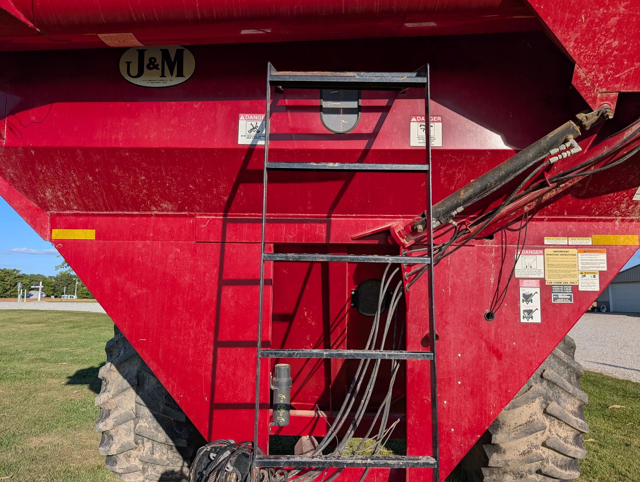 2009 J&M 750-18 Grain Cart