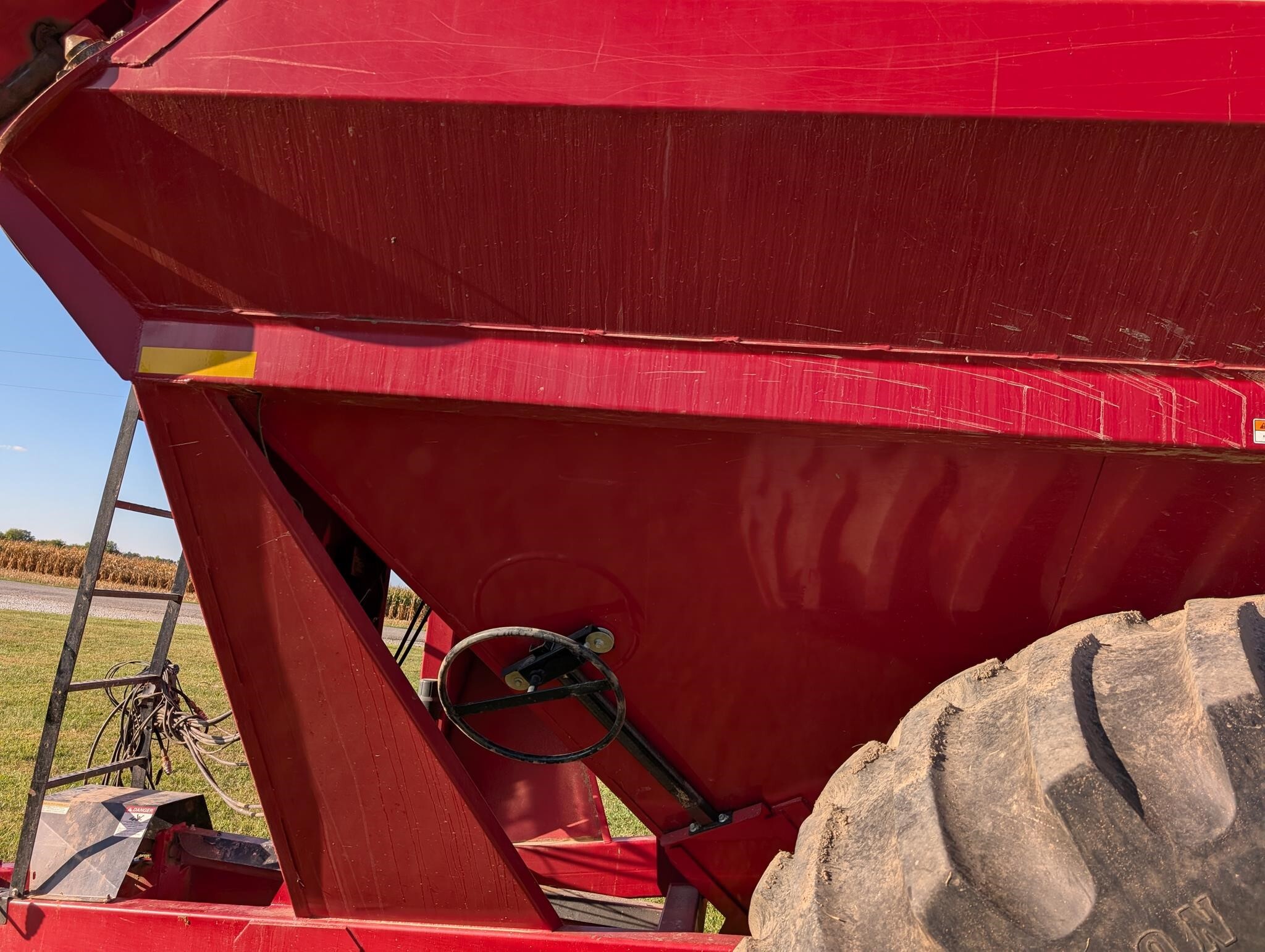 2009 J&M 750-18 Grain Cart
