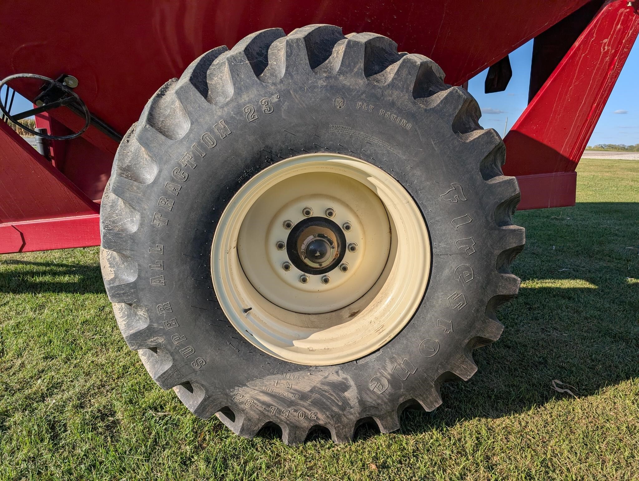 2009 J&M 750-18 Grain Cart