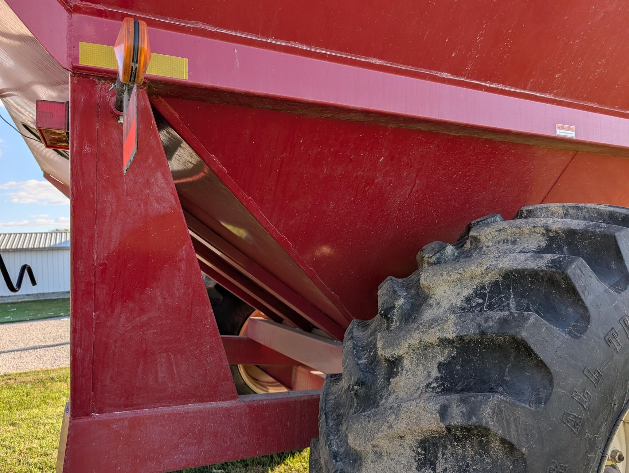 2009 J&M 750-18 Grain Cart